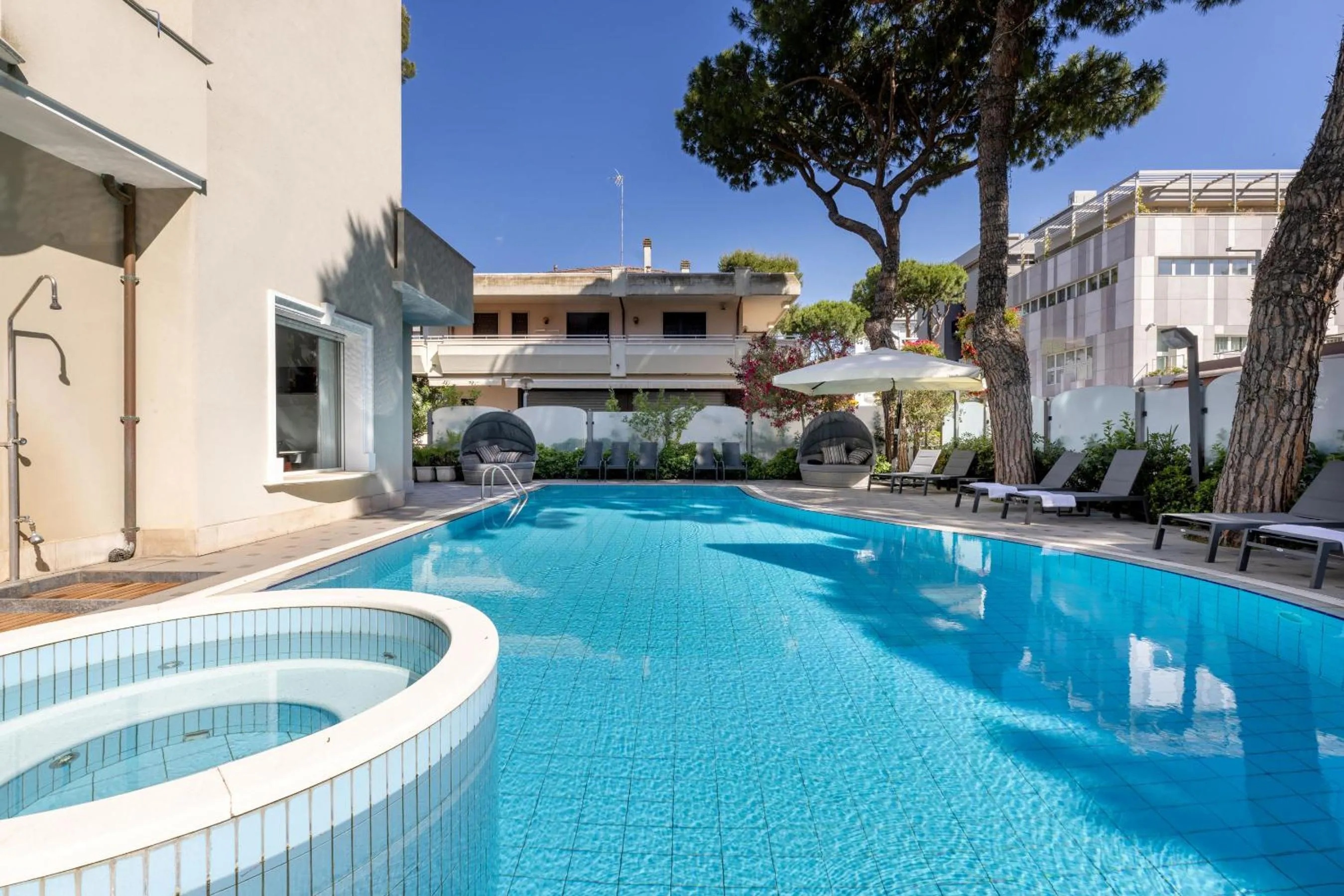 Swimming pool in Hotel Adriatica con Piscina