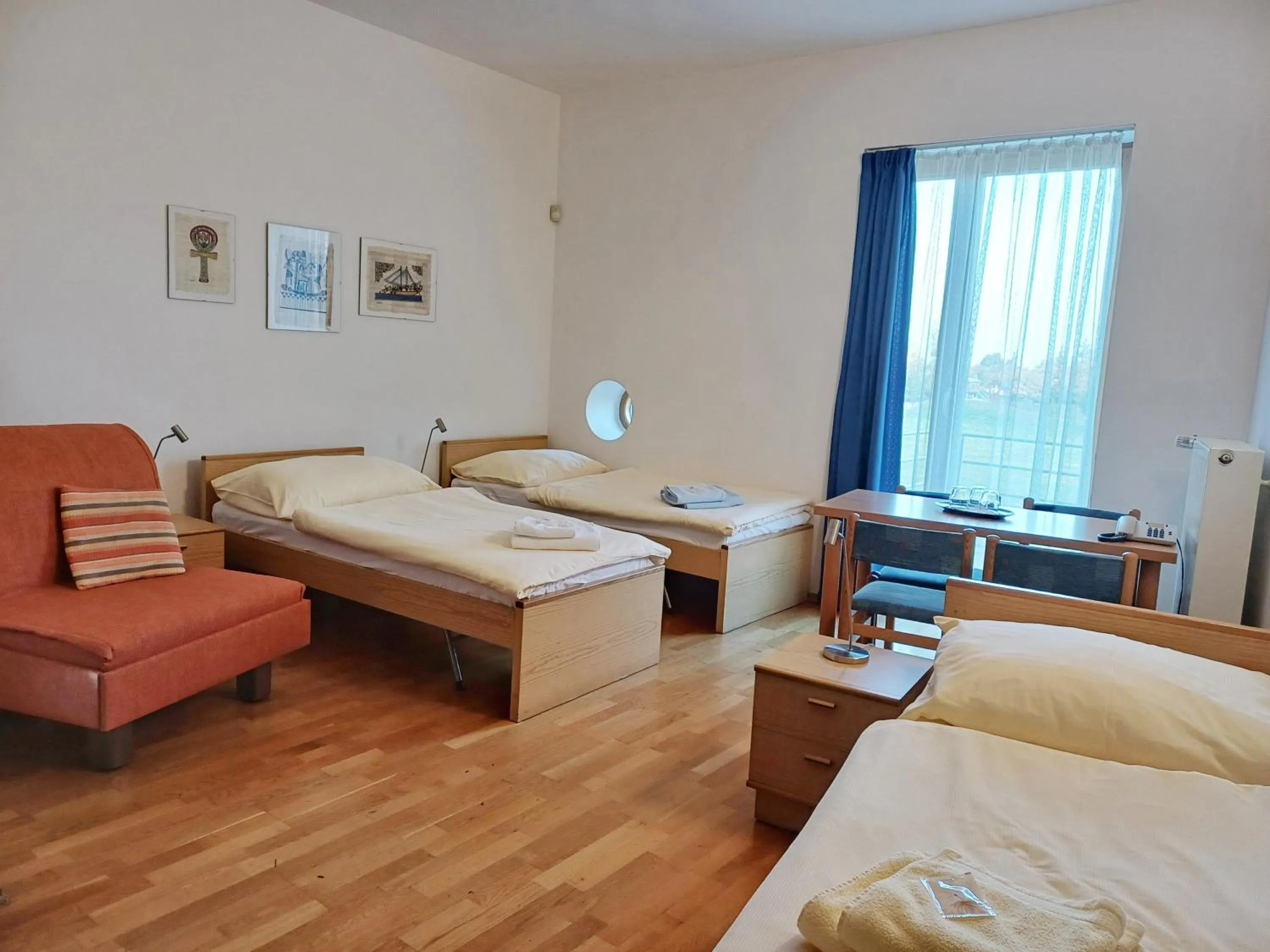 Photo of the whole room, Bed in Centrum Mariapoli