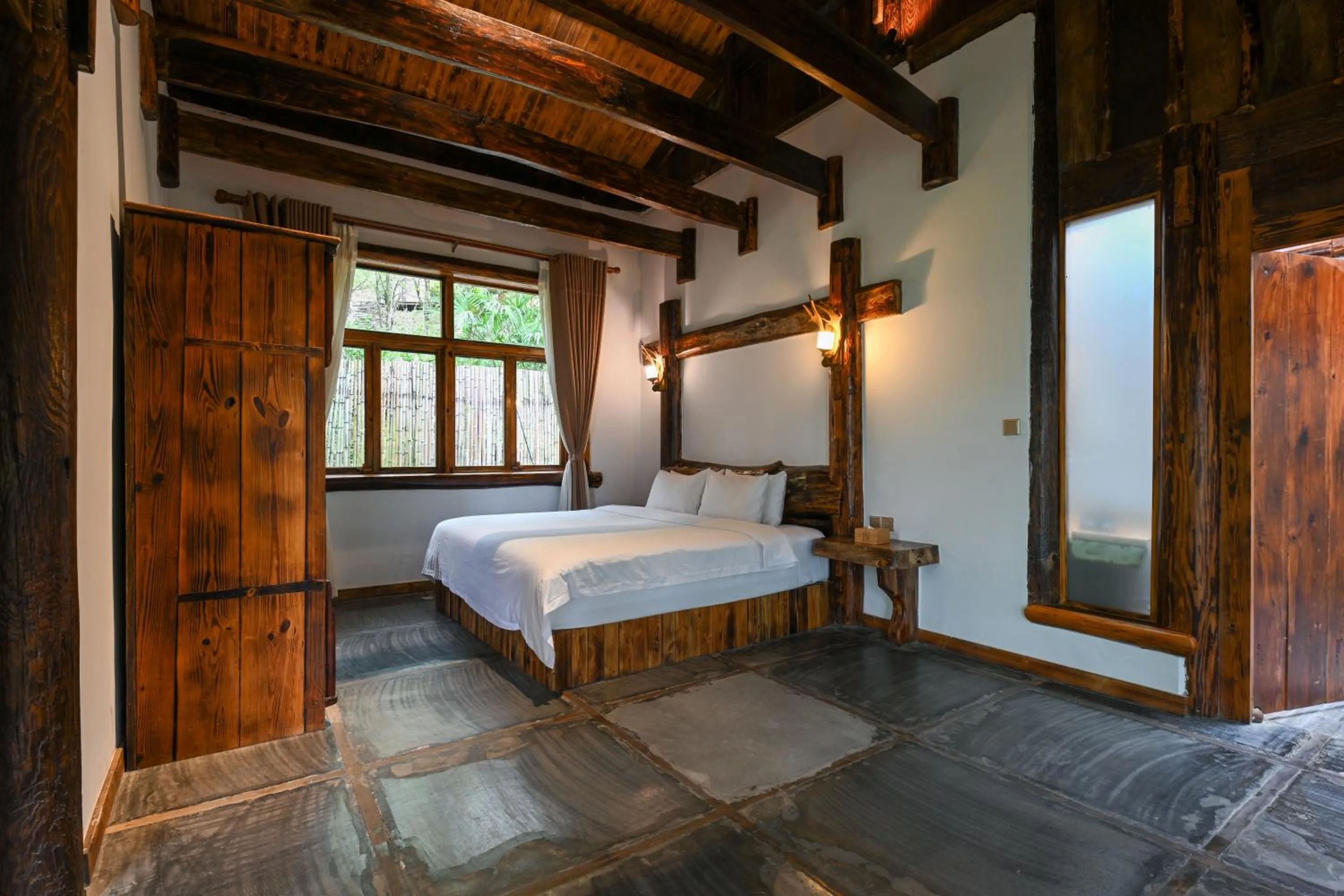 Bedroom, Bed in No.5 Valley Lodge