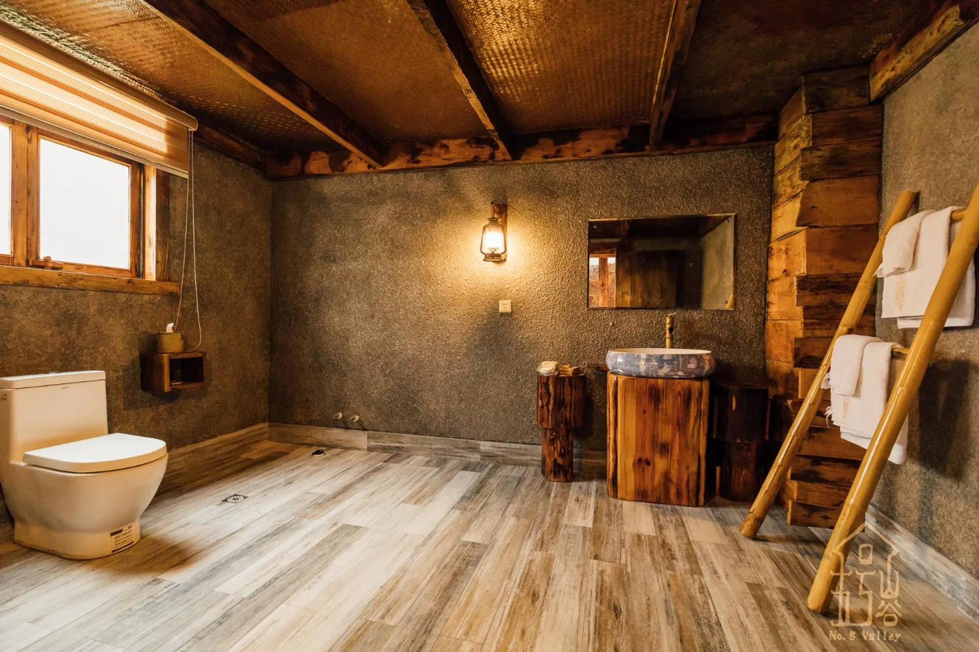 Toilet in No.5 Valley Lodge