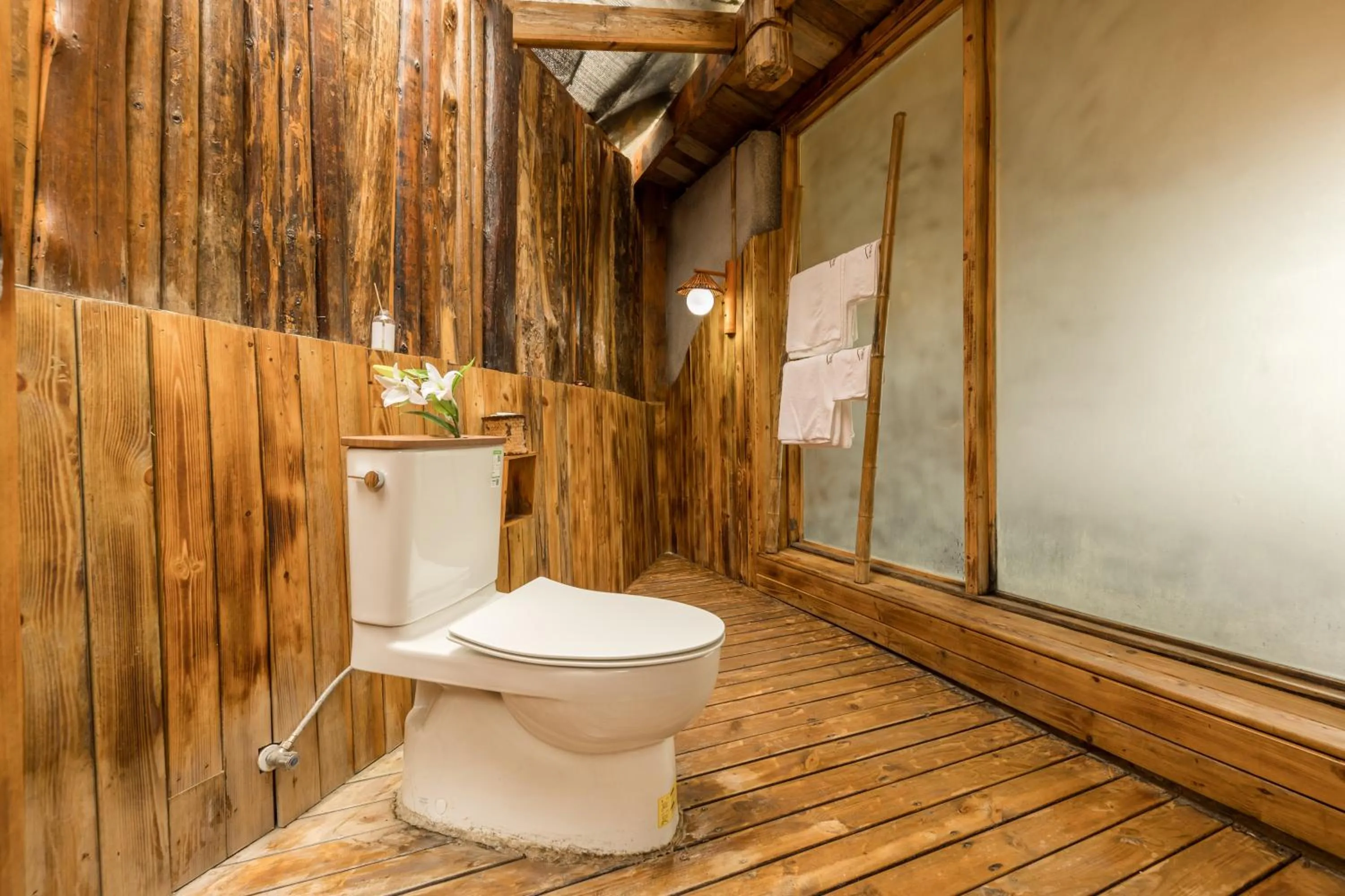 Toilet in No.5 Valley Lodge