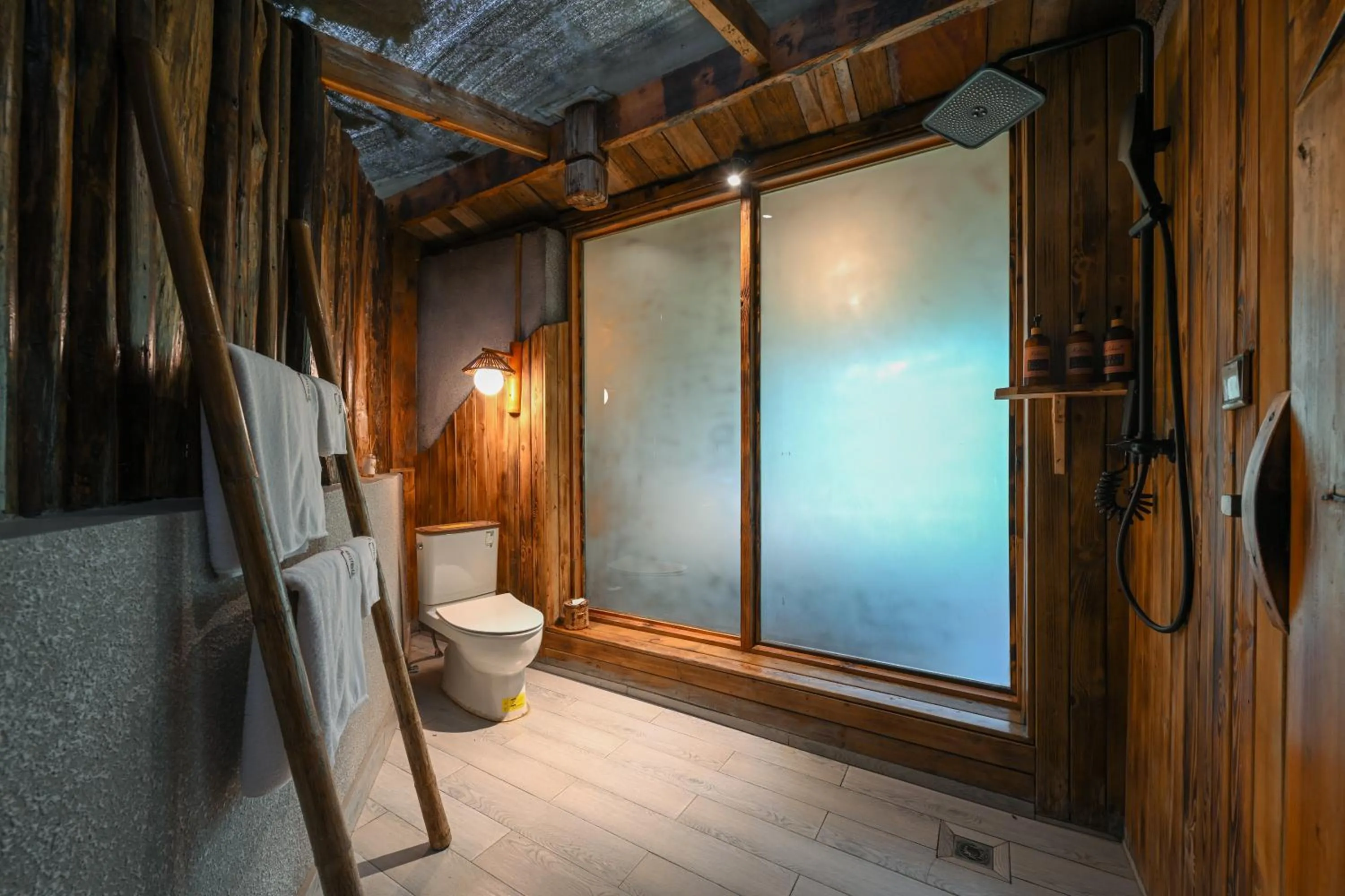Bathroom in No.5 Valley Lodge