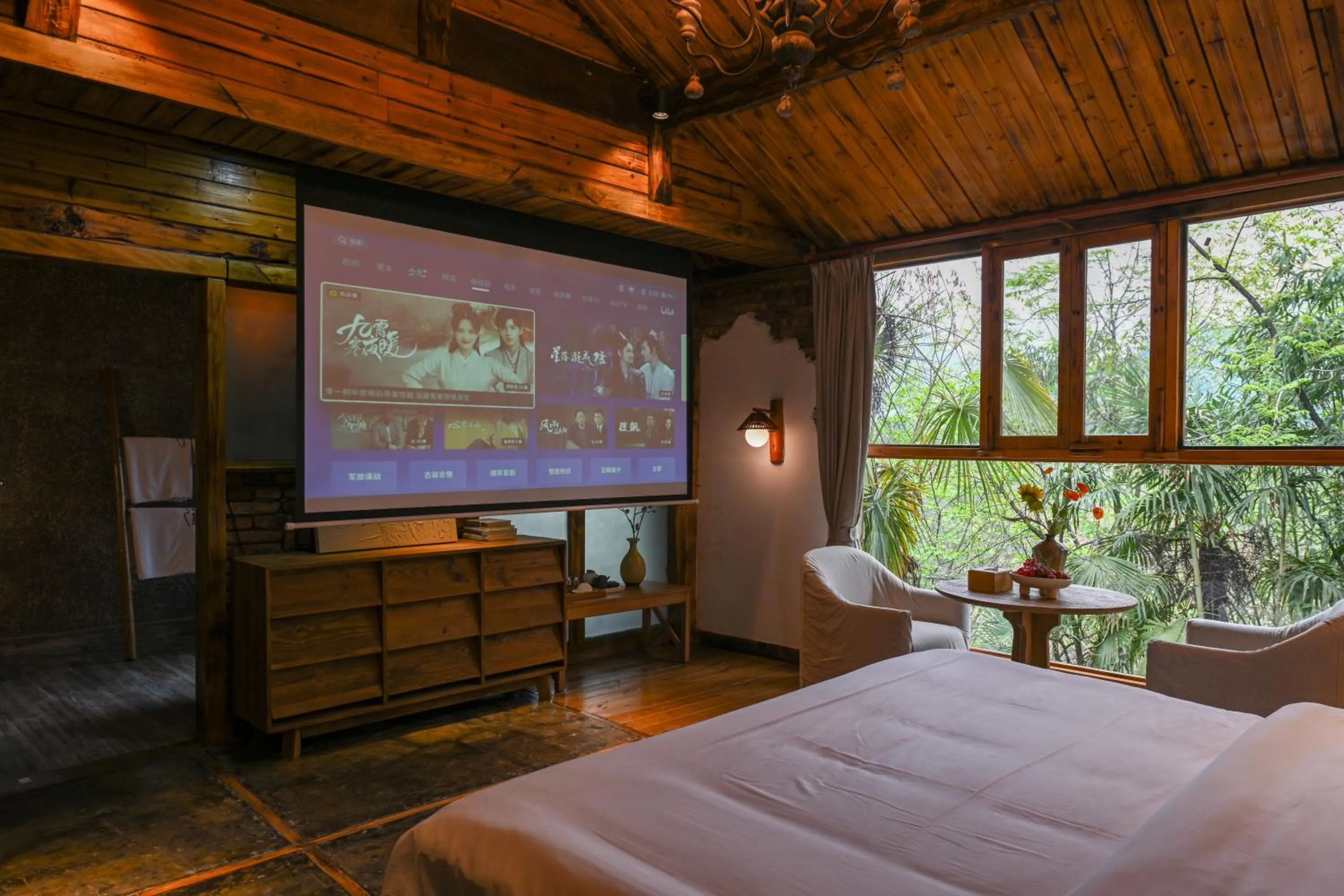 Photo of the whole room, Bed in No.5 Valley Lodge