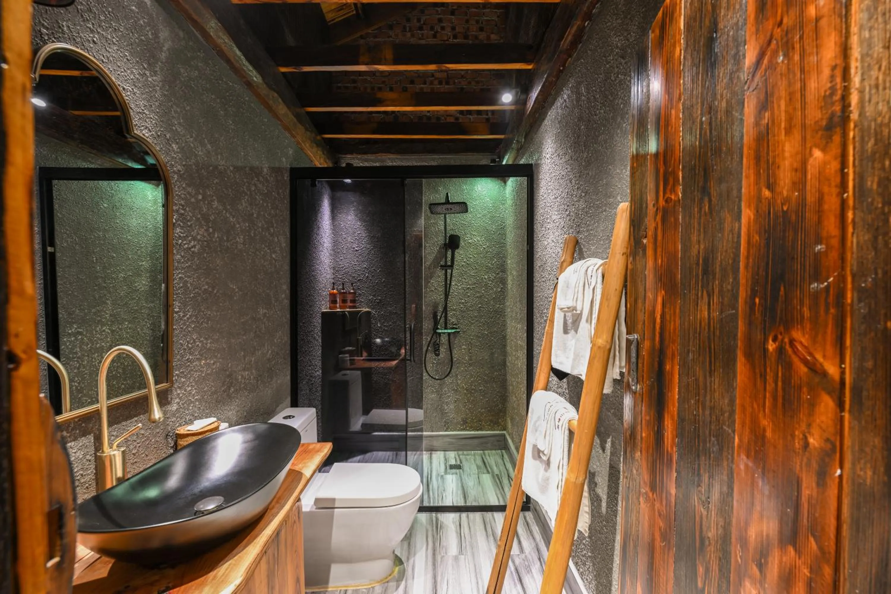 Bathroom in No.5 Valley Lodge