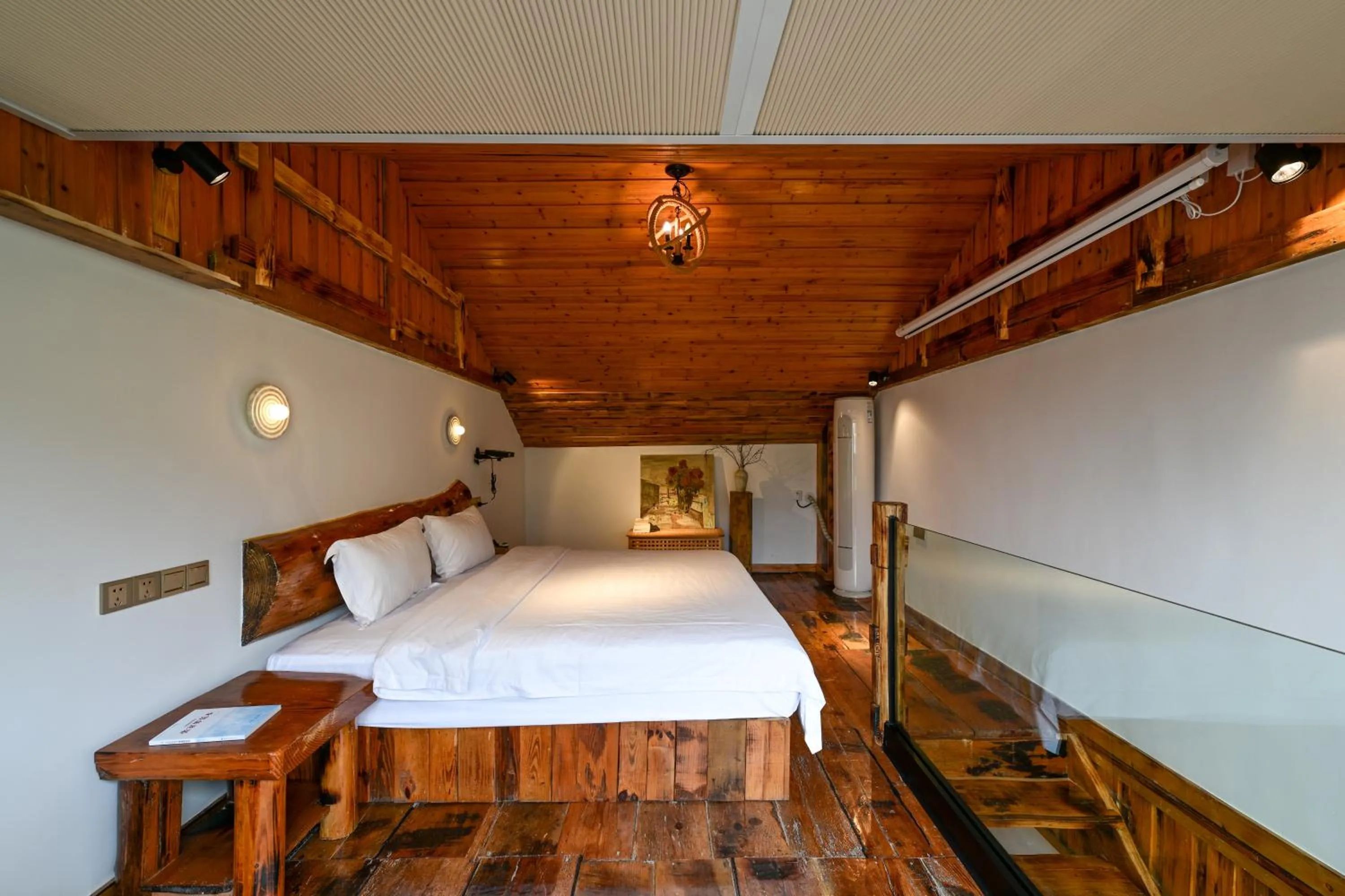 Bedroom, Bed in No.5 Valley Lodge