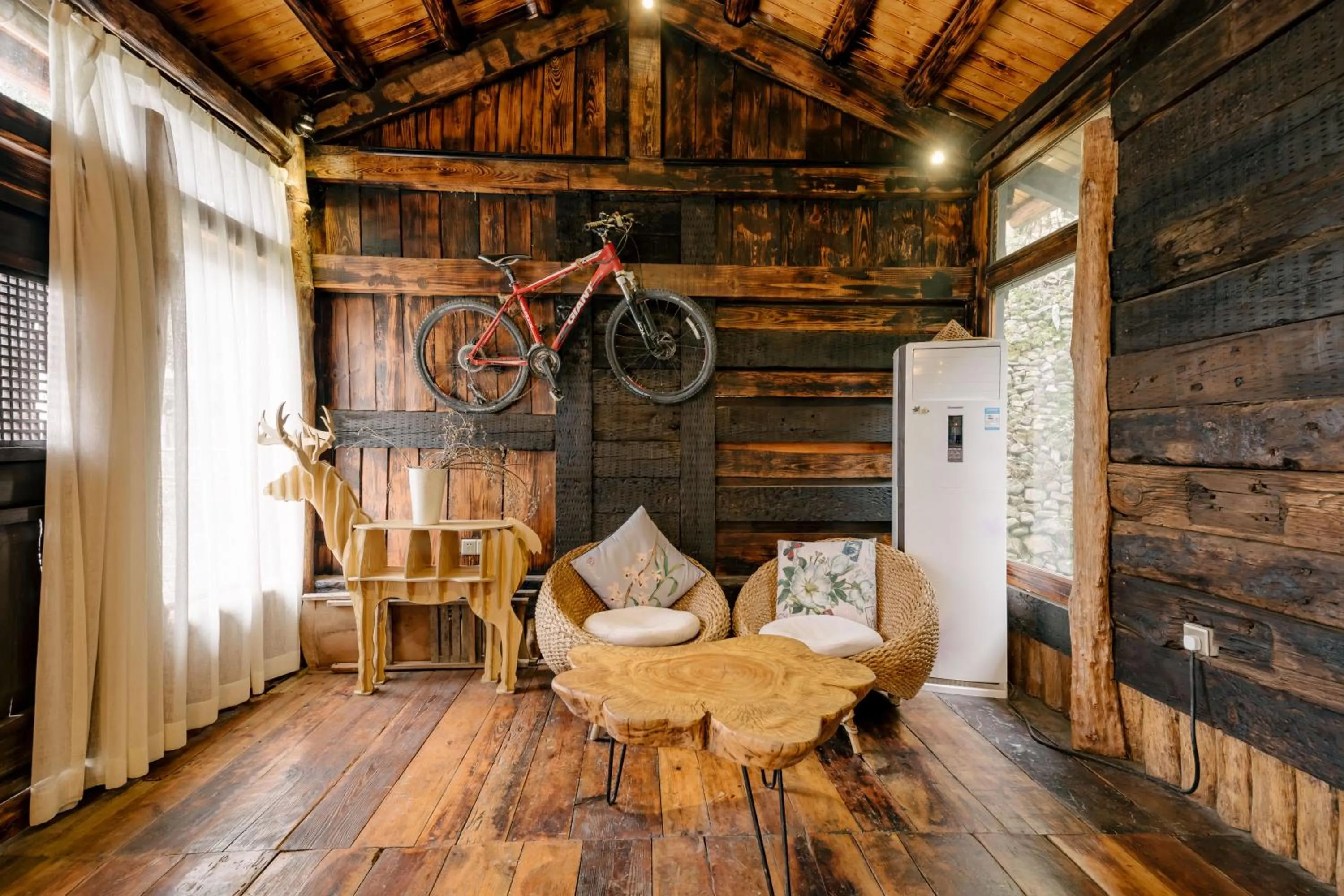 Lounge or bar in No.5 Valley Lodge