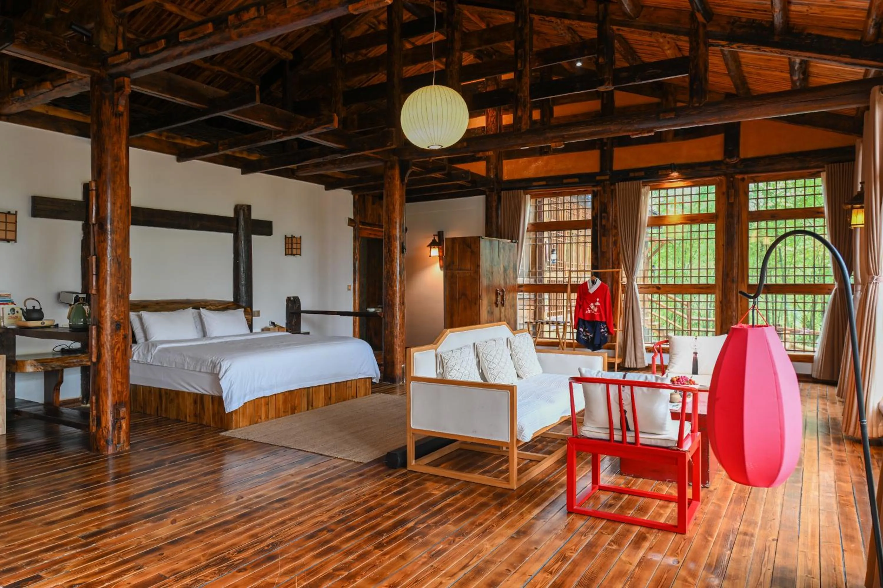 Photo of the whole room, Bed in No.5 Valley Lodge