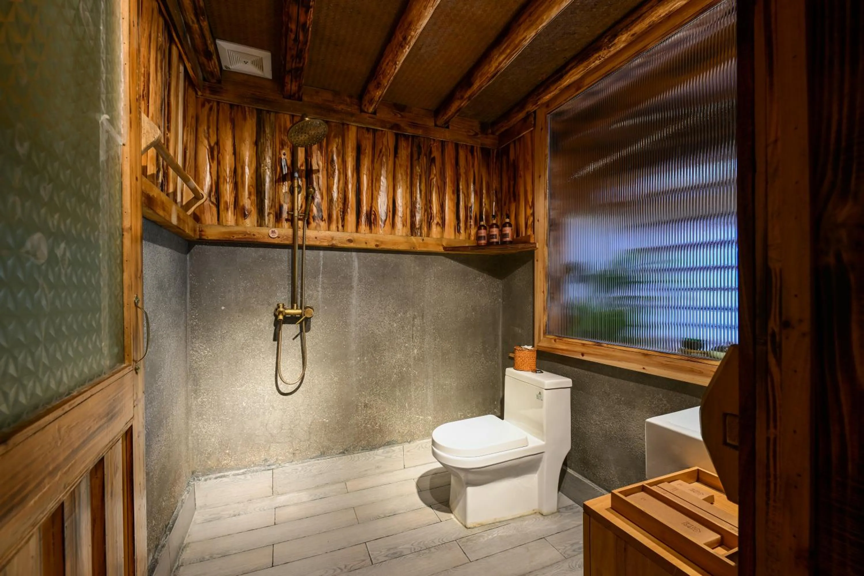 Bathroom in No.5 Valley Lodge