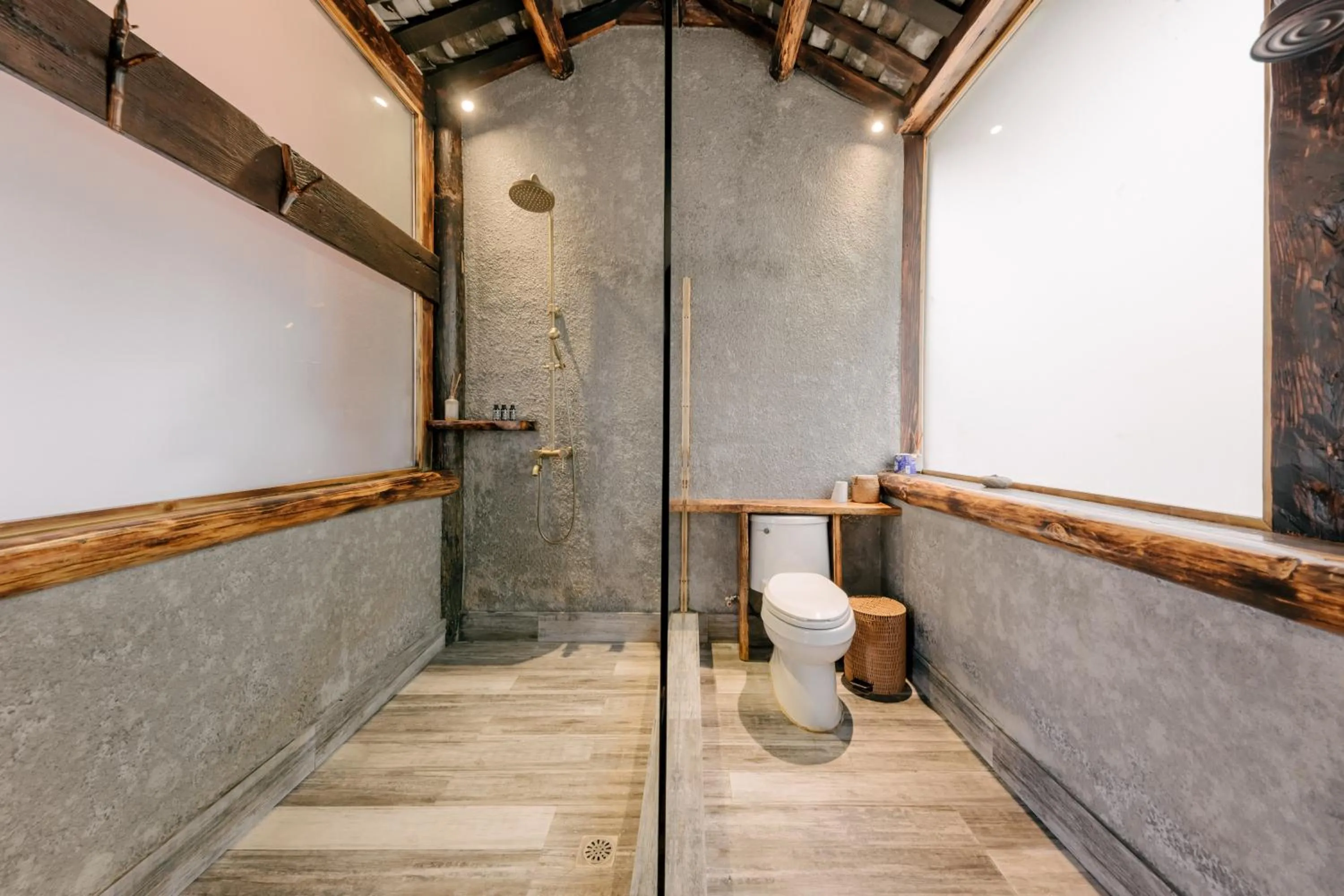 Shower in No.5 Valley Lodge