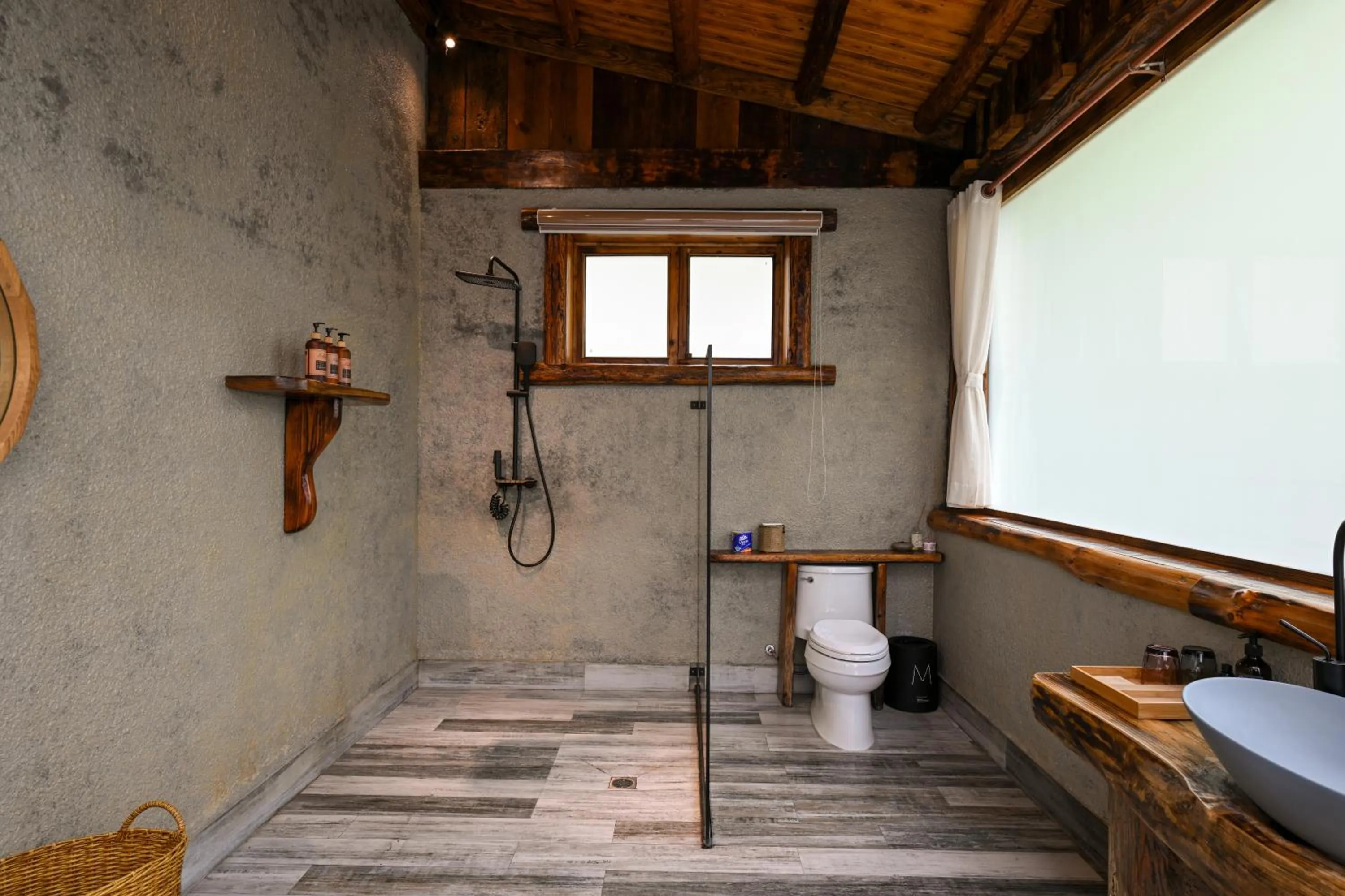Bathroom in No.5 Valley Lodge