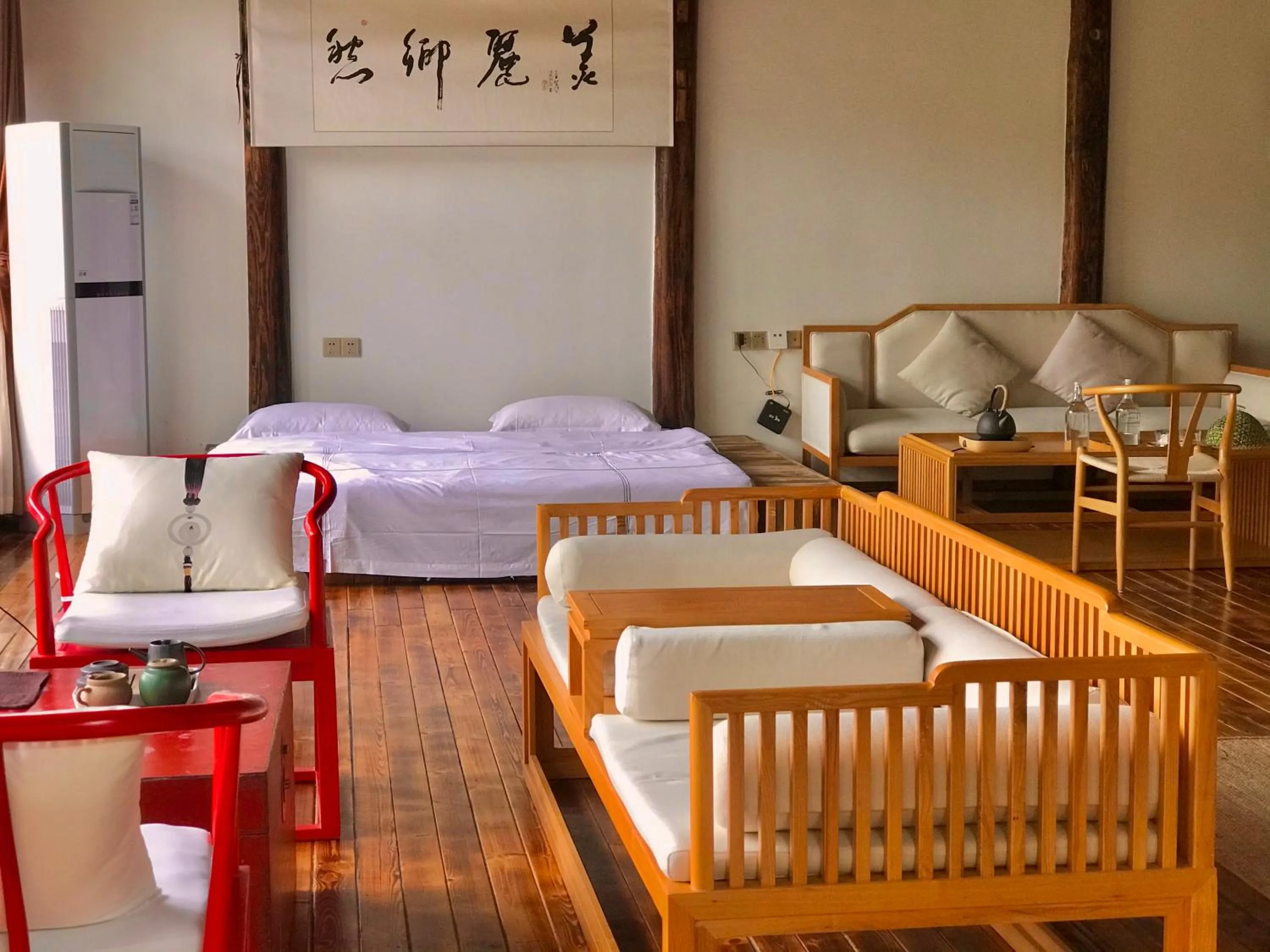 Bedroom, Bed in No.5 Valley Lodge