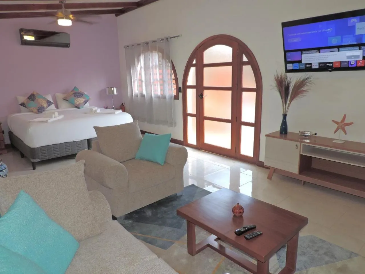 Living room, Bed in Hotel Amigo Nicaragua