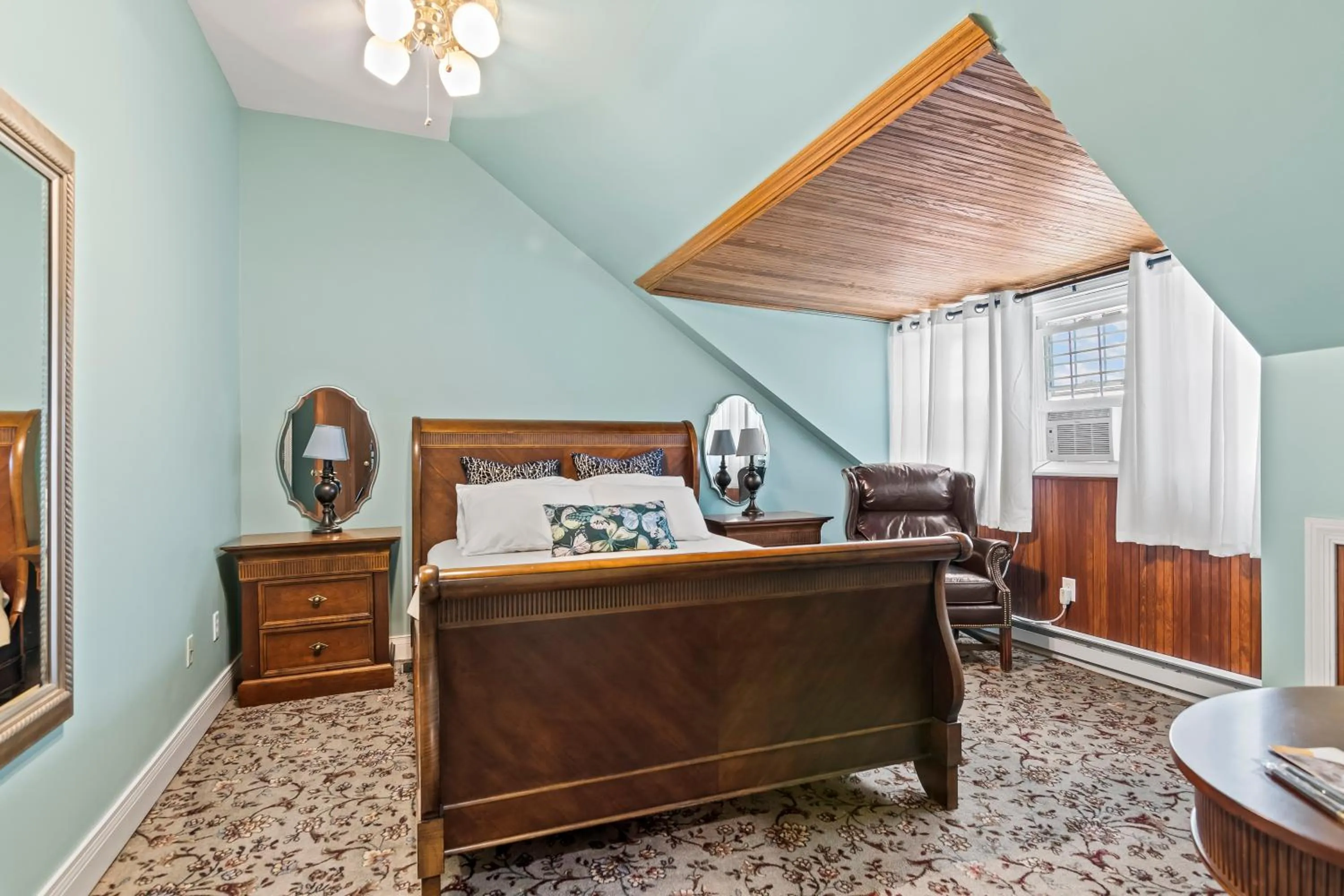 Bed in The Pasfield House