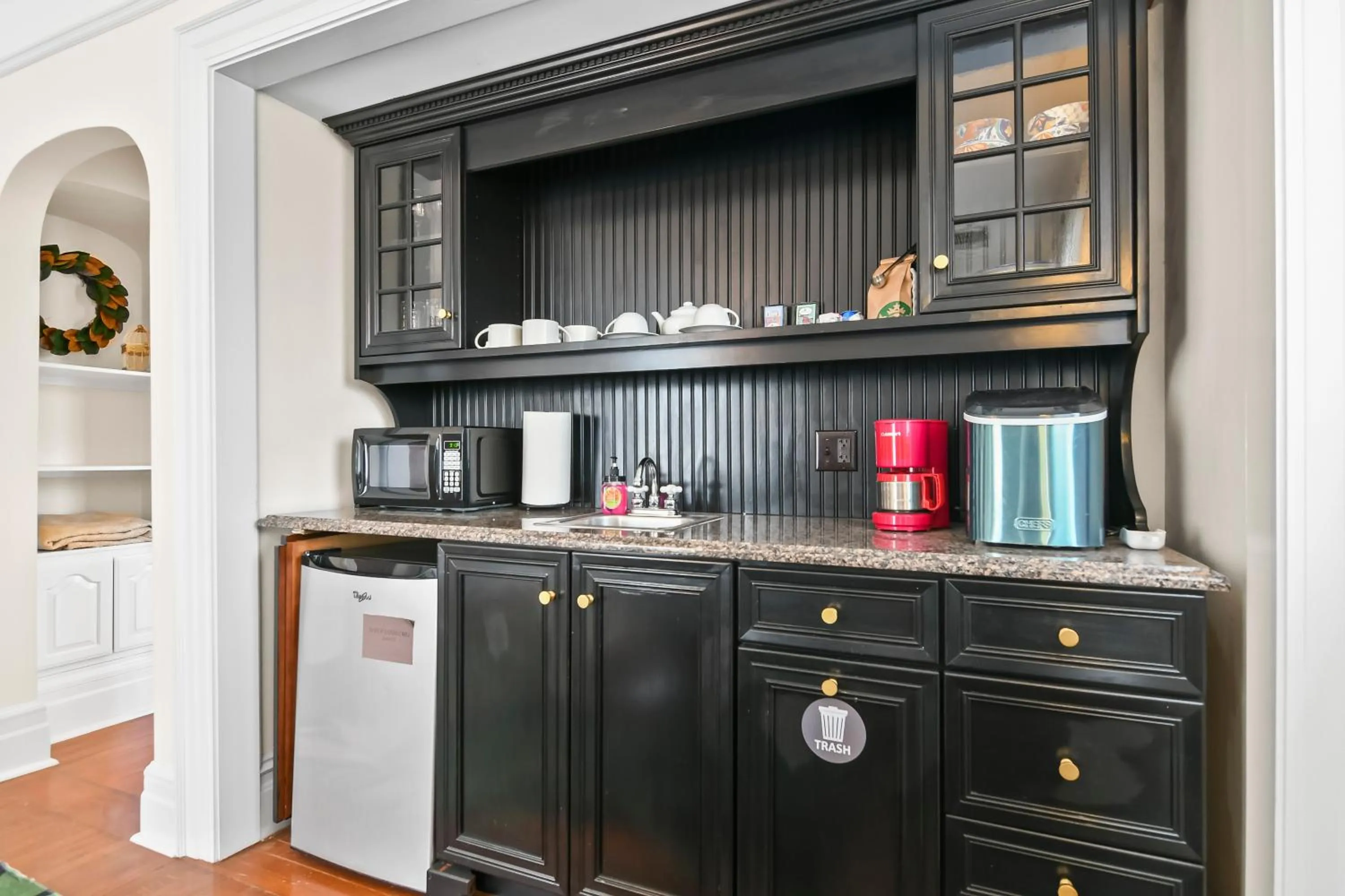 Coffee/tea facilities in The Pasfield House