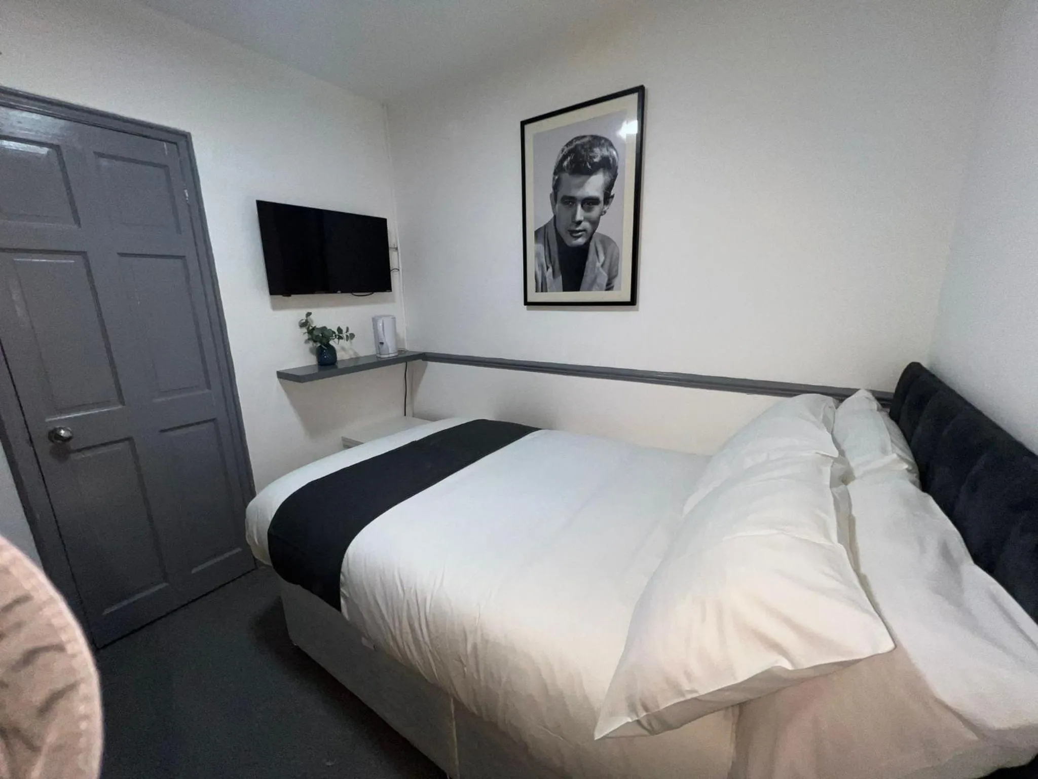 Bedroom, Bed in OYO Greenway Stays