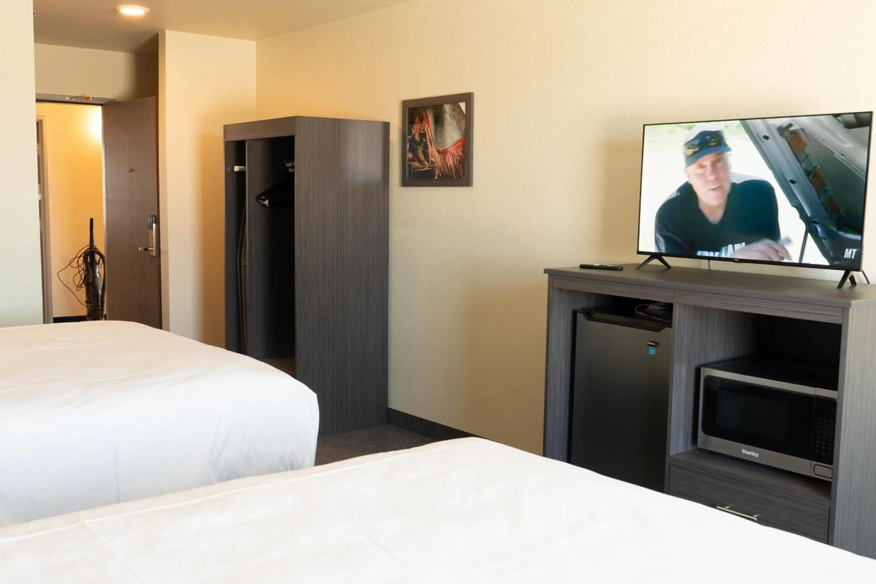 Iron Creek Inn & Suites