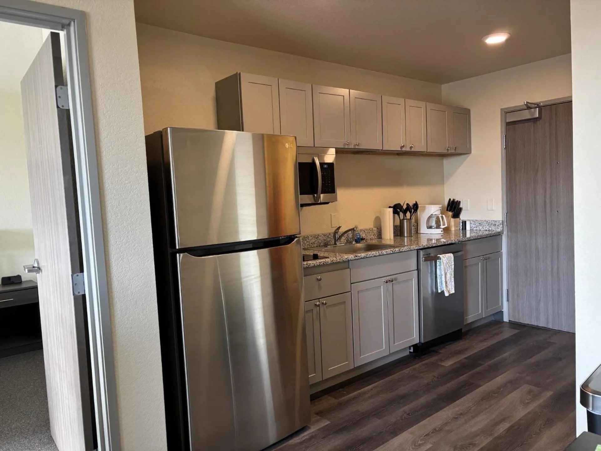 Kitchen or kitchenette in Iron Creek Inn & Suites