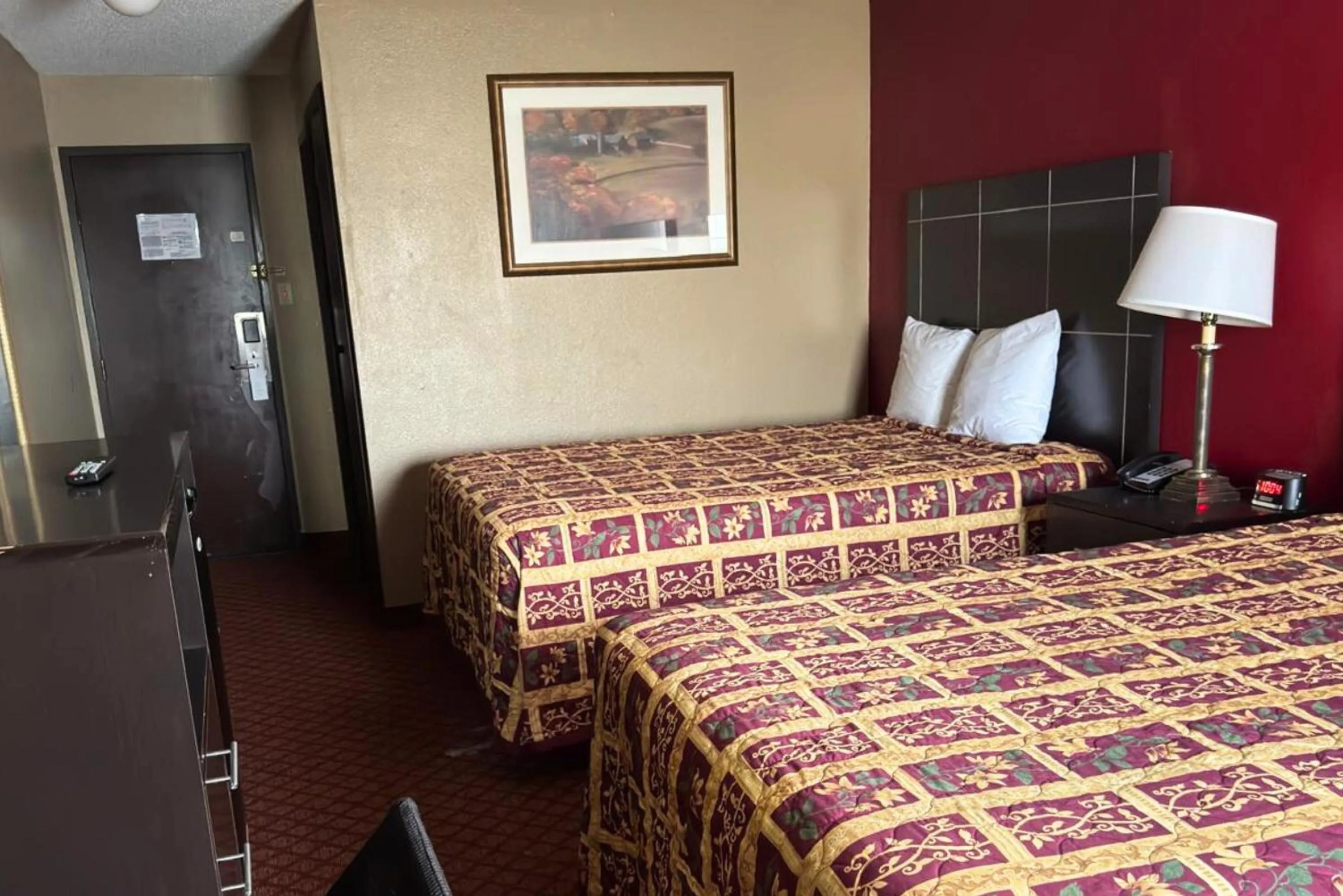 Bedroom, Bed in Broadway INN & SUITES OKC