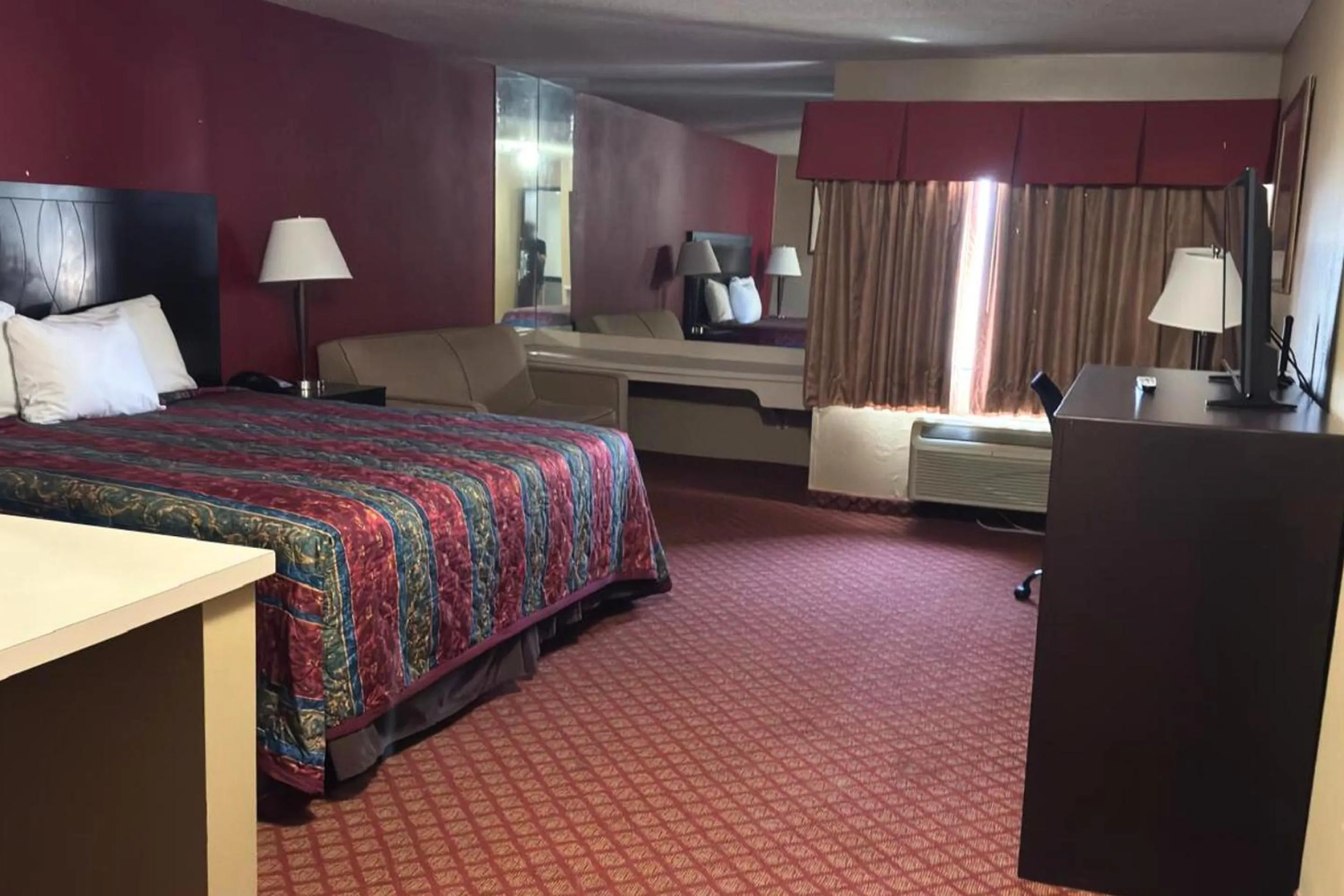 Bedroom, Bed in Broadway INN & SUITES OKC