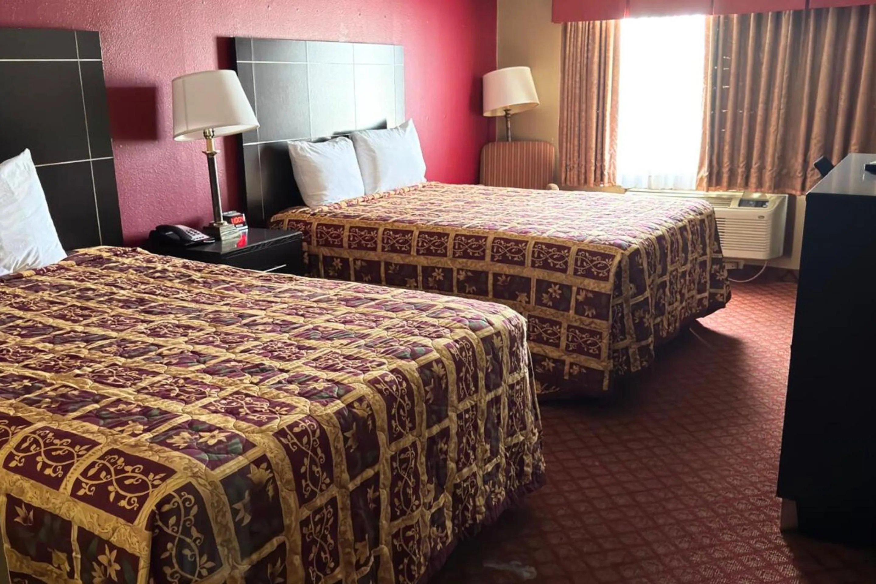 Bedroom, Bed in Broadway INN & SUITES OKC