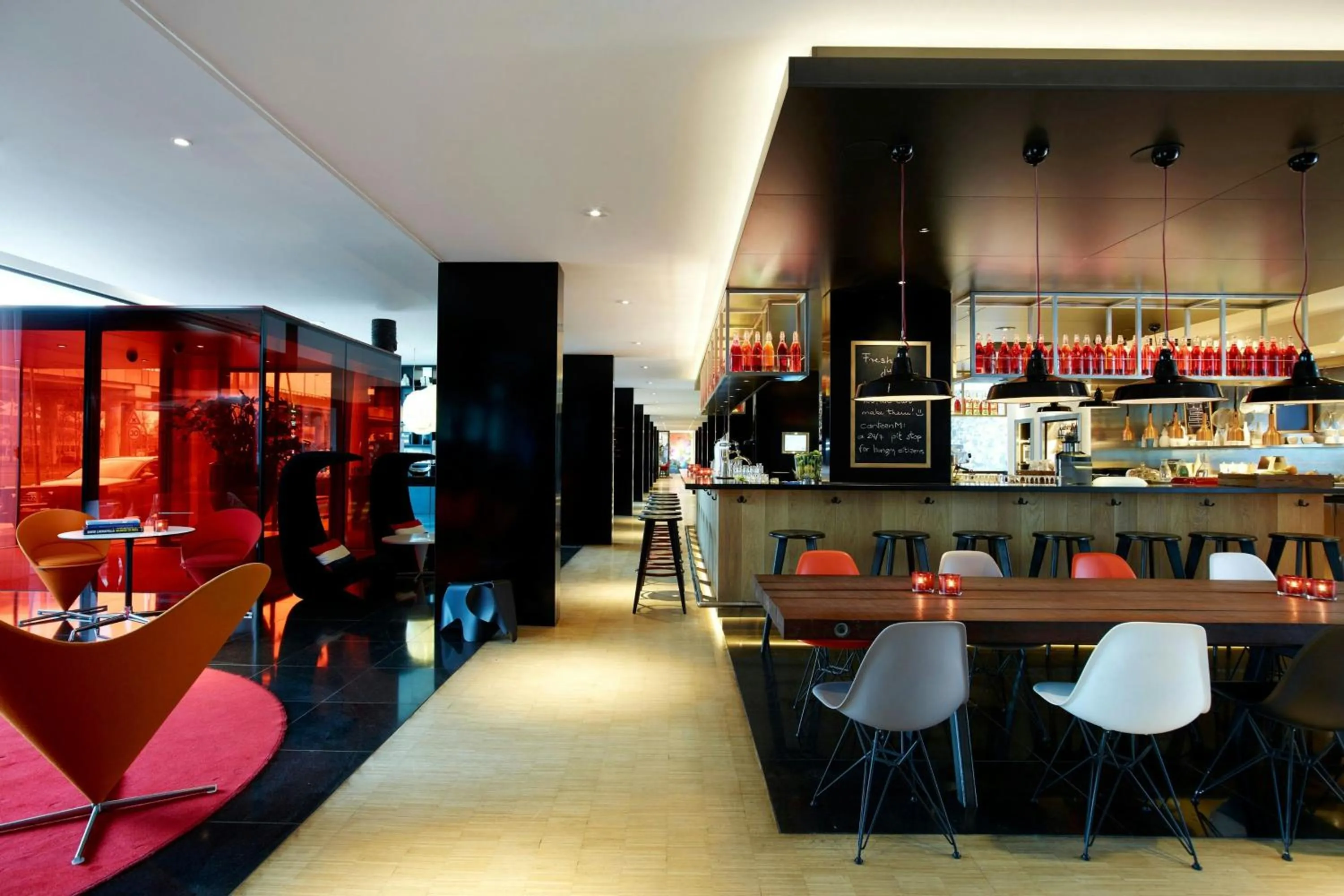 Restaurant/places to eat in citizenM Schiphol Airport