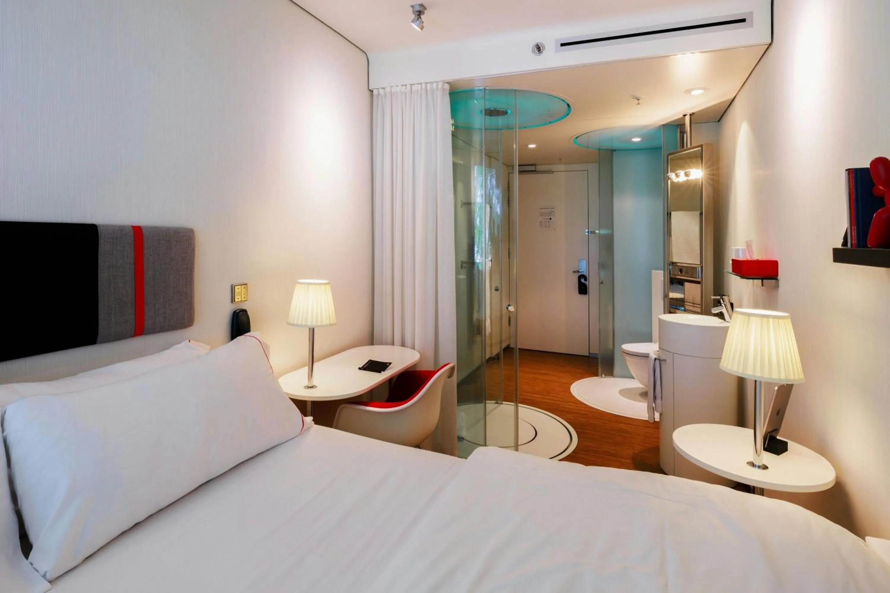 Bedroom, Bed in citizenM Schiphol Airport