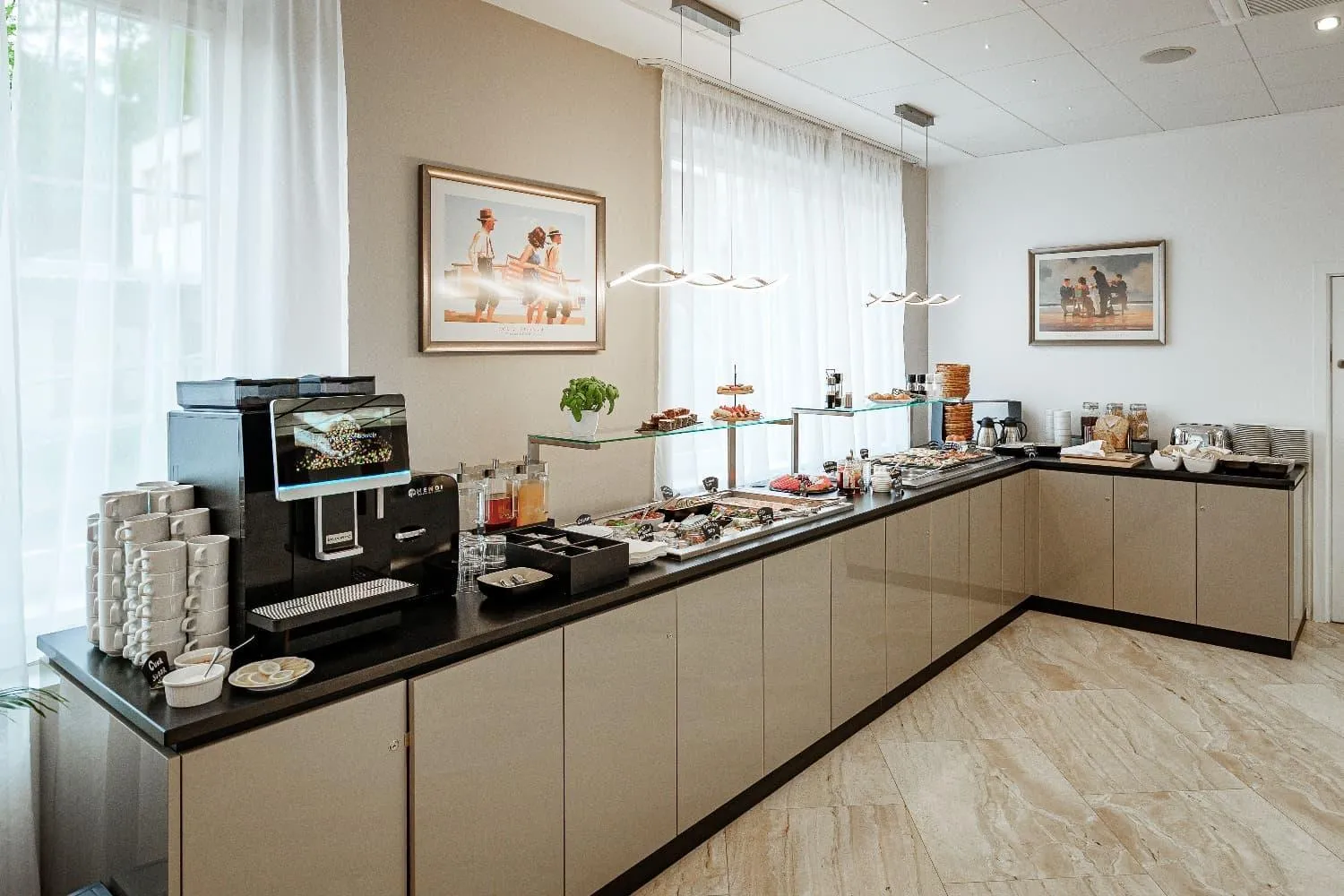 Breakfast in Hotel Silenzio