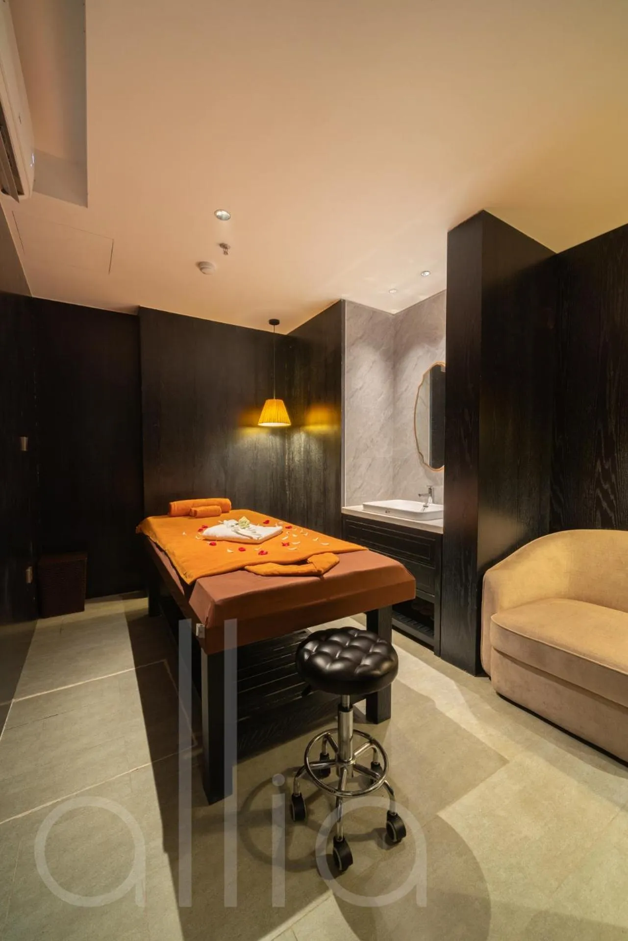 Massage, Bed in Luxe Paradise Premium Hotel Pham Hong Thai