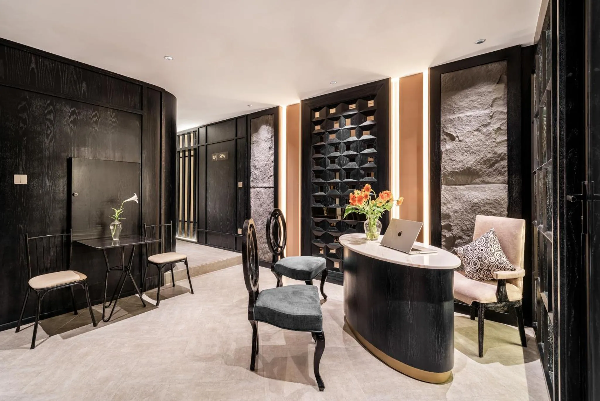 Lobby or reception in Luxe Paradise Premium Hotel Pham Hong Thai