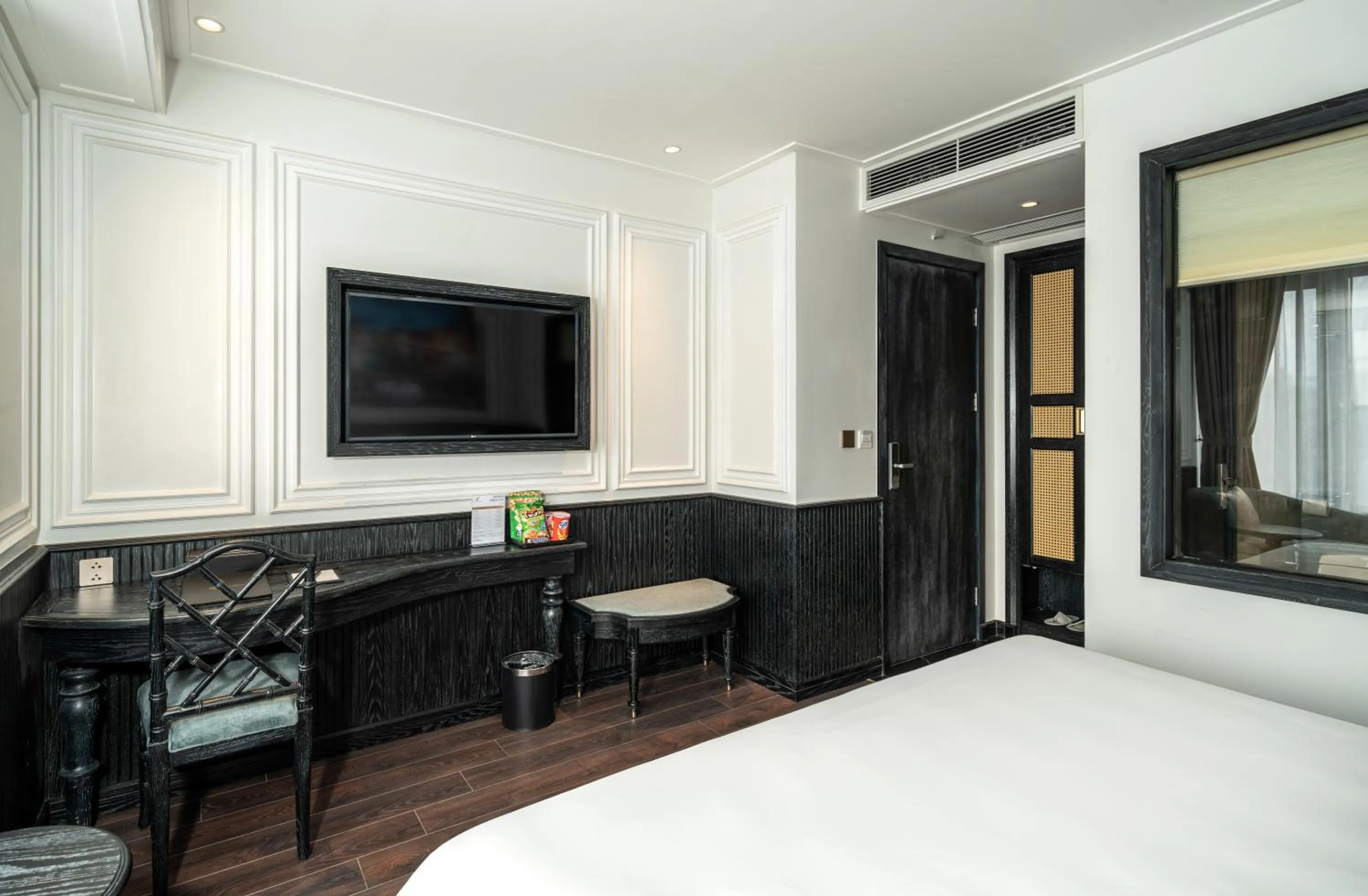 TV and multimedia, Bed in Luxe Paradise Premium Hotel Pham Hong Thai