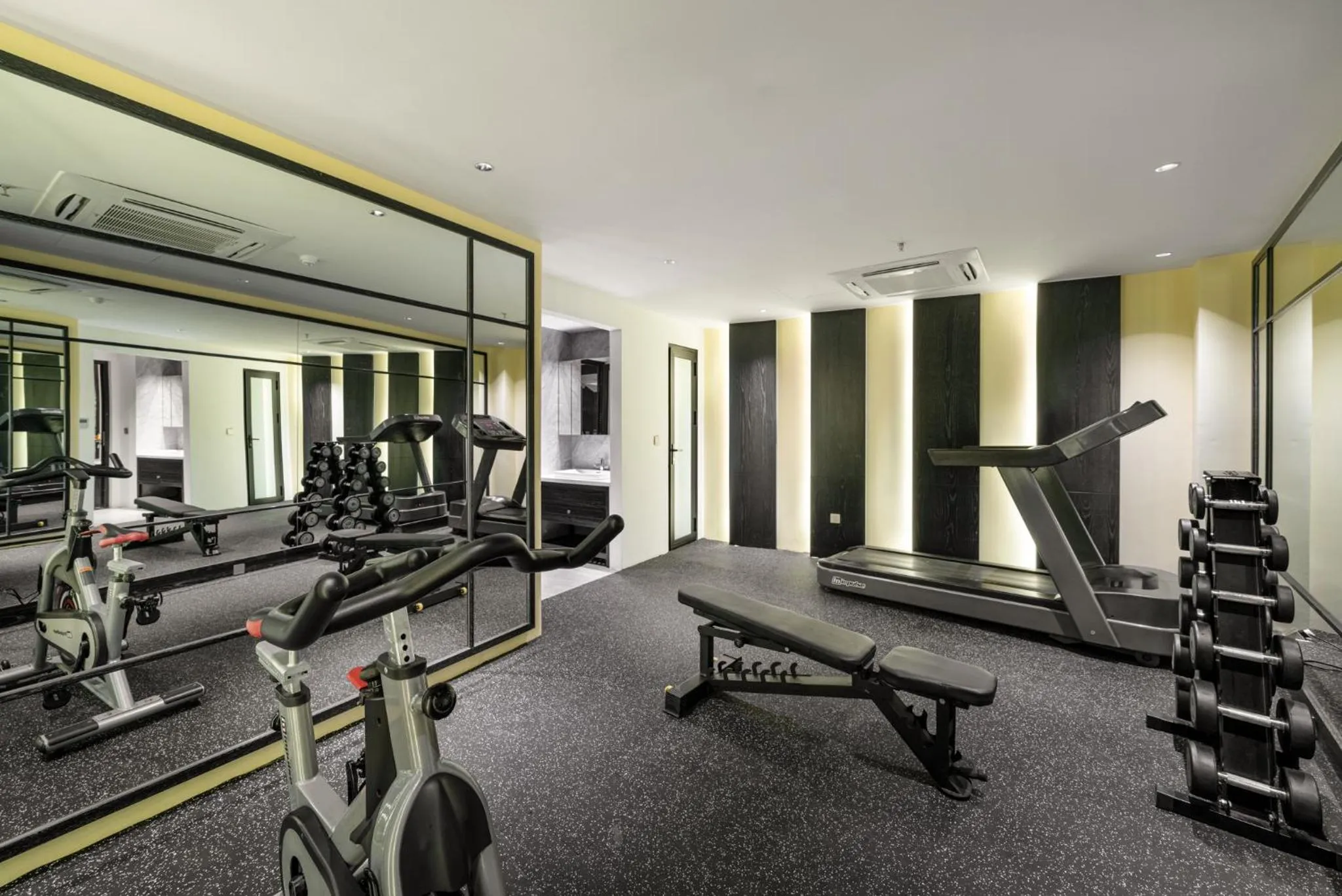 Fitness centre/facilities in Luxe Paradise Premium Hotel Pham Hong Thai