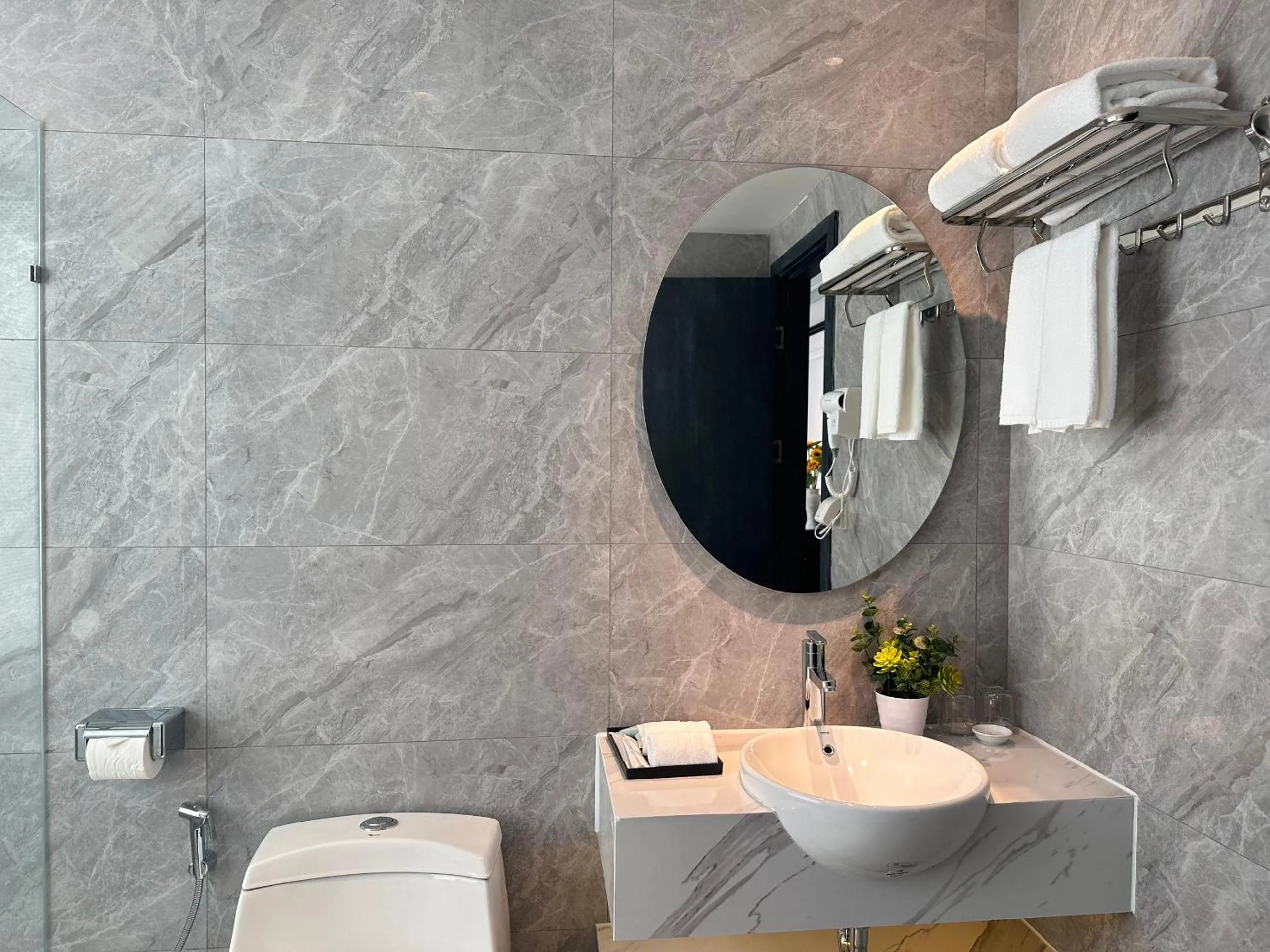 Bathroom in Luxe Paradise Premium Hotel Pham Hong Thai