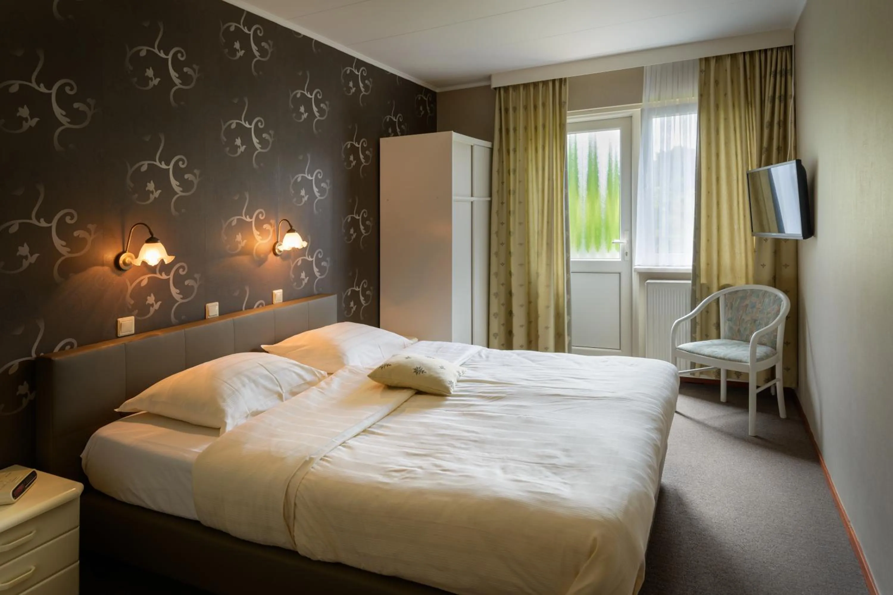 Photo of the whole room, Bed in Hotel Bemelmans