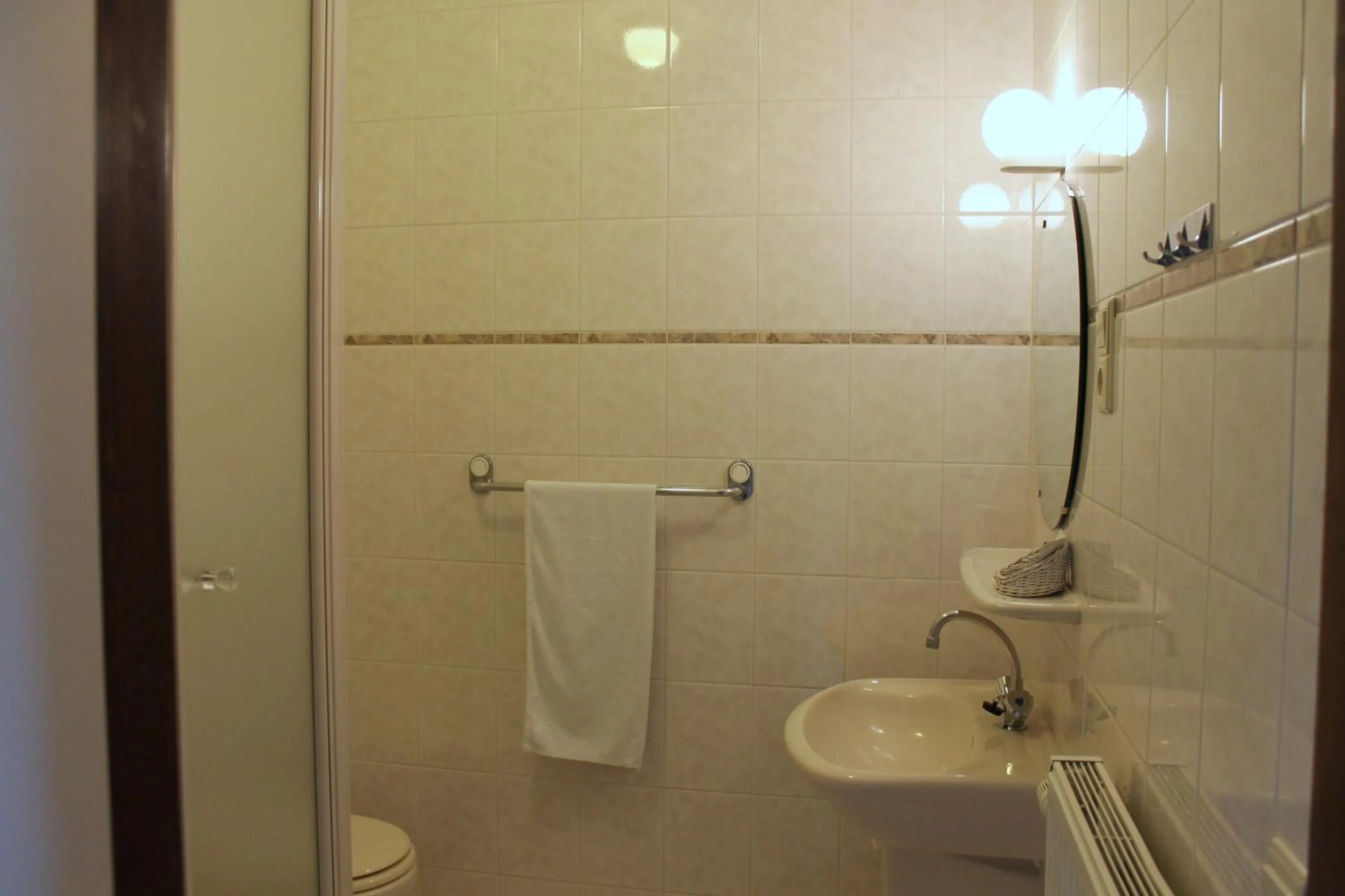 Toilet in Hotel Bemelmans