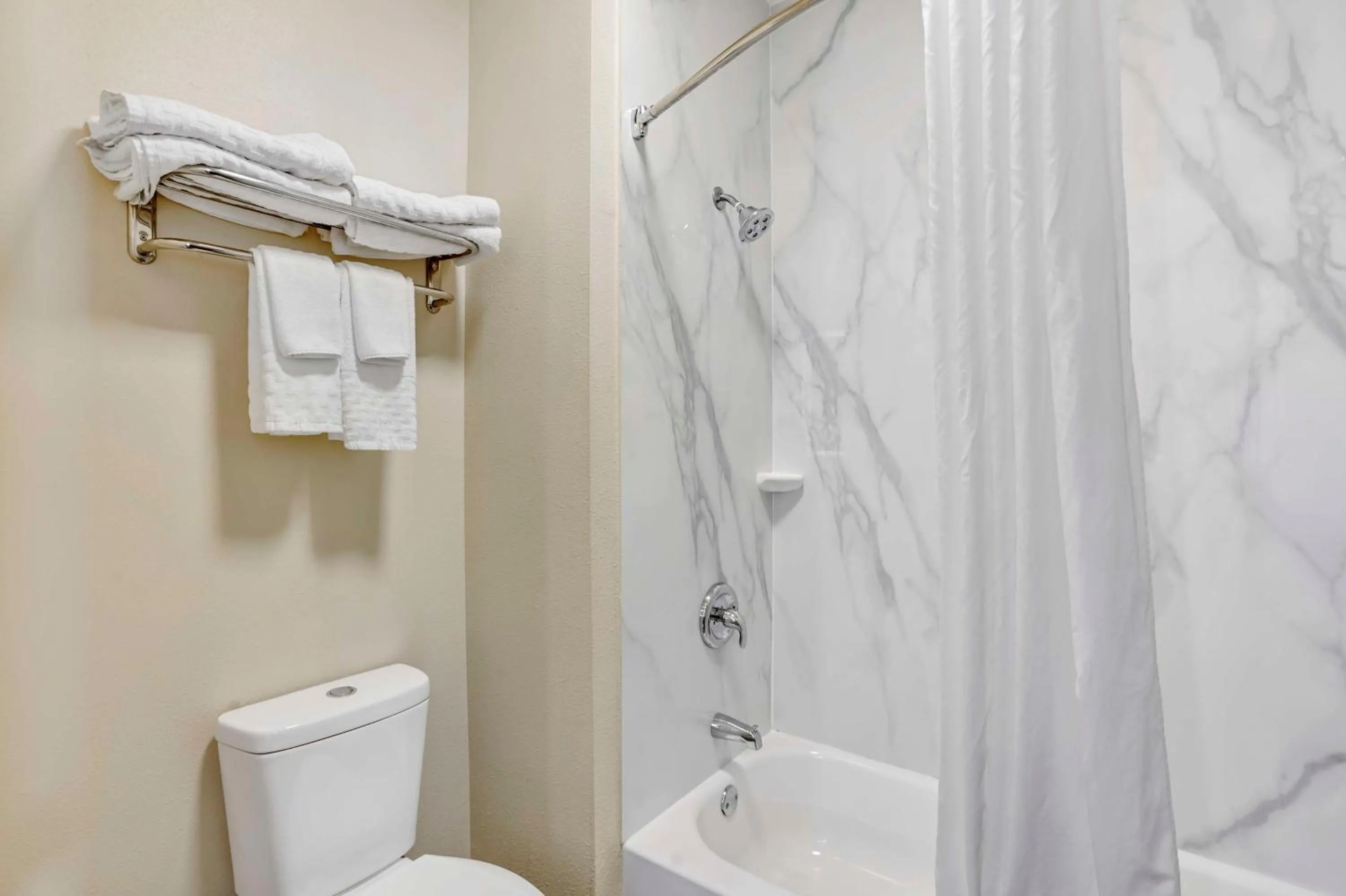 Bathroom in Best Western Carlisle