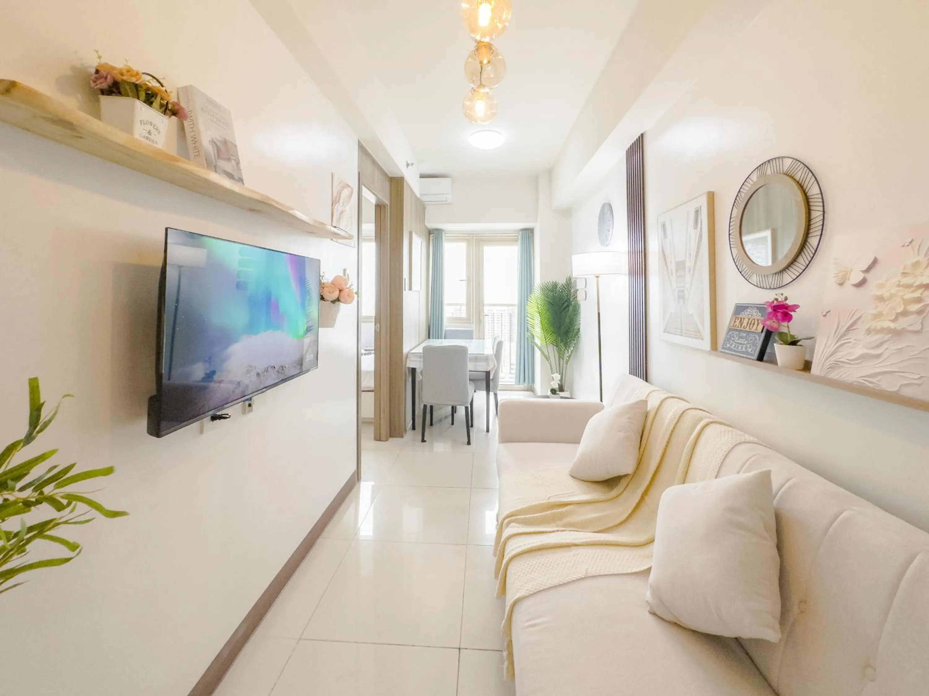 TV and multimedia in GemstoneBR in SMDC Coast Residences