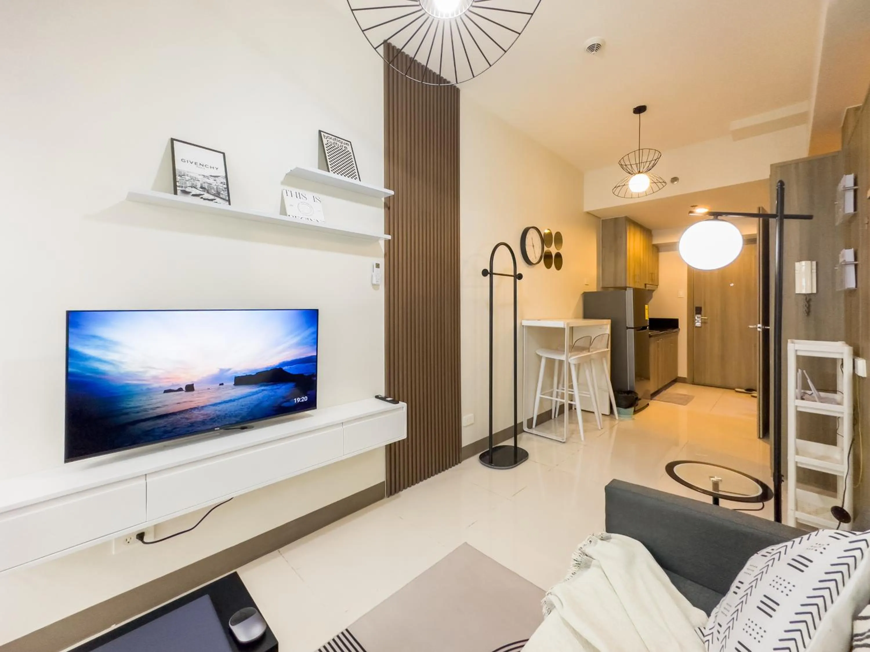 TV and multimedia, Bed in GemstoneBR in SMDC Coast Residences