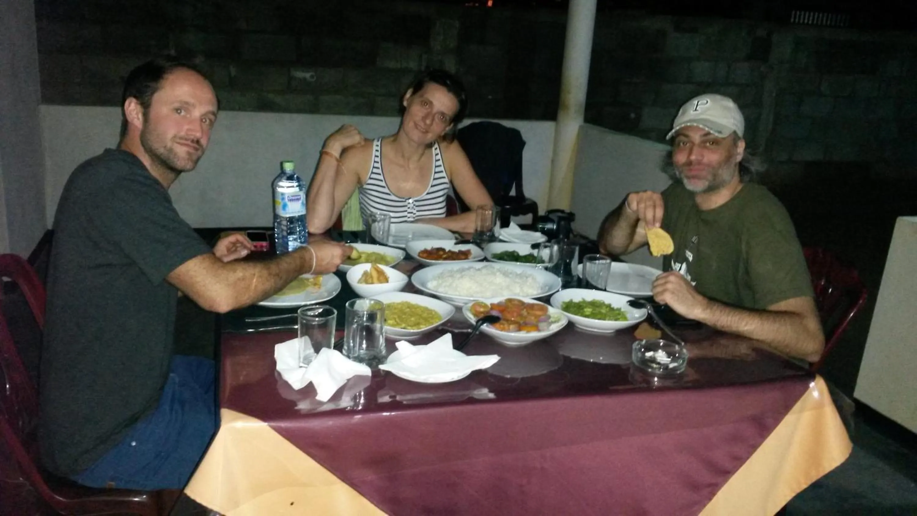 Restaurant/places to eat in Hotel Gayan's