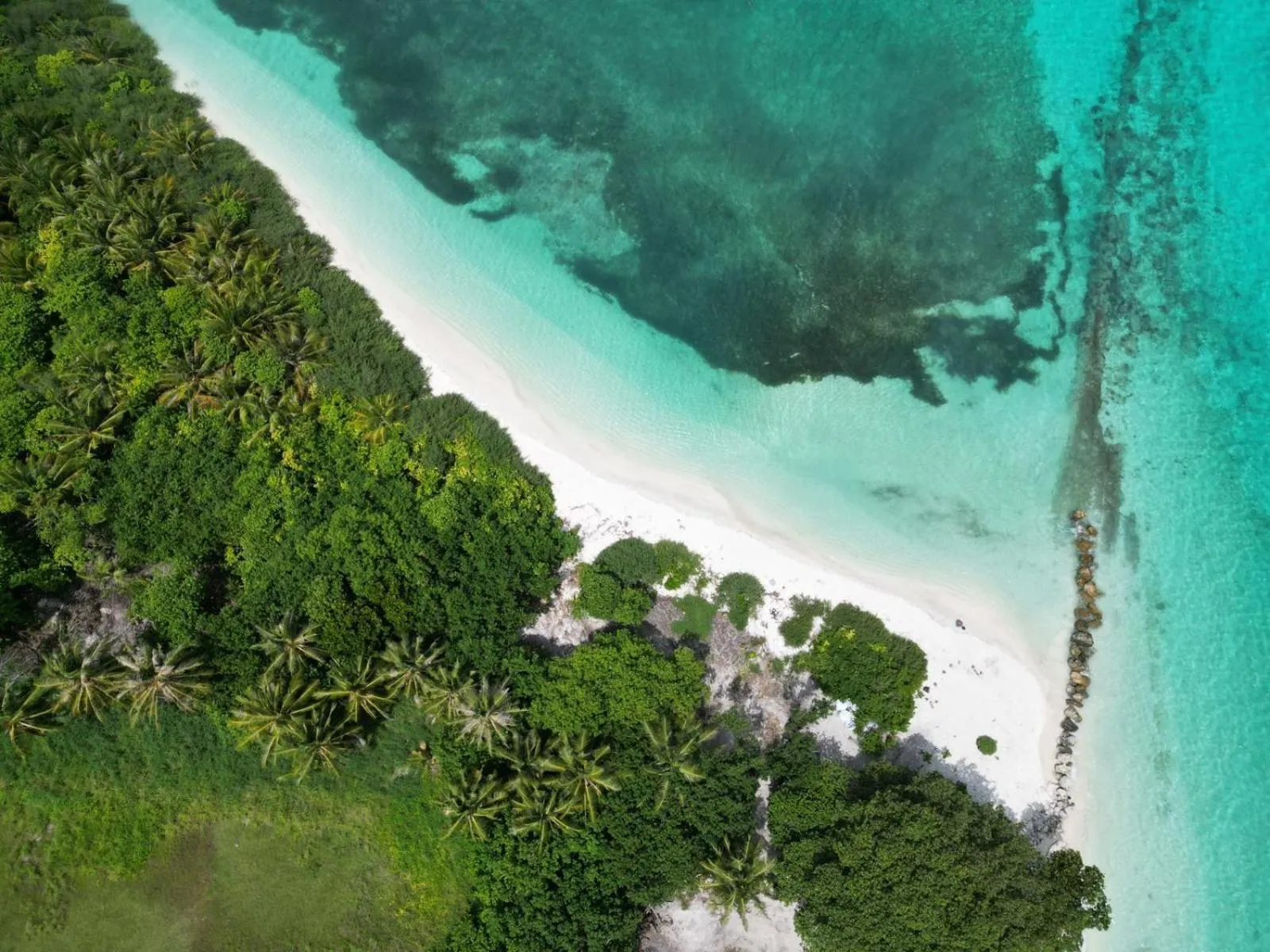 Beach in Isla Retreat