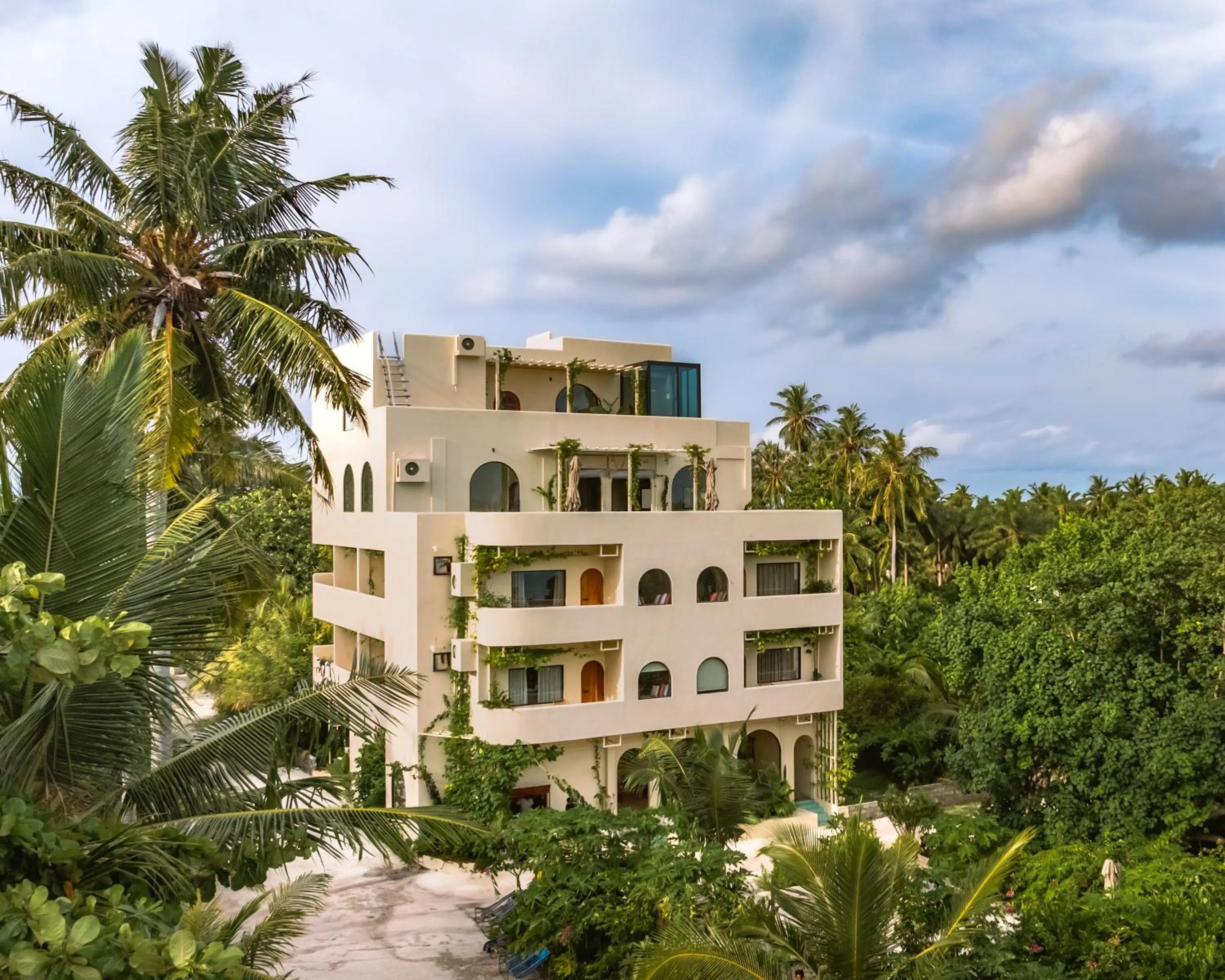 Property building in Isla Retreat