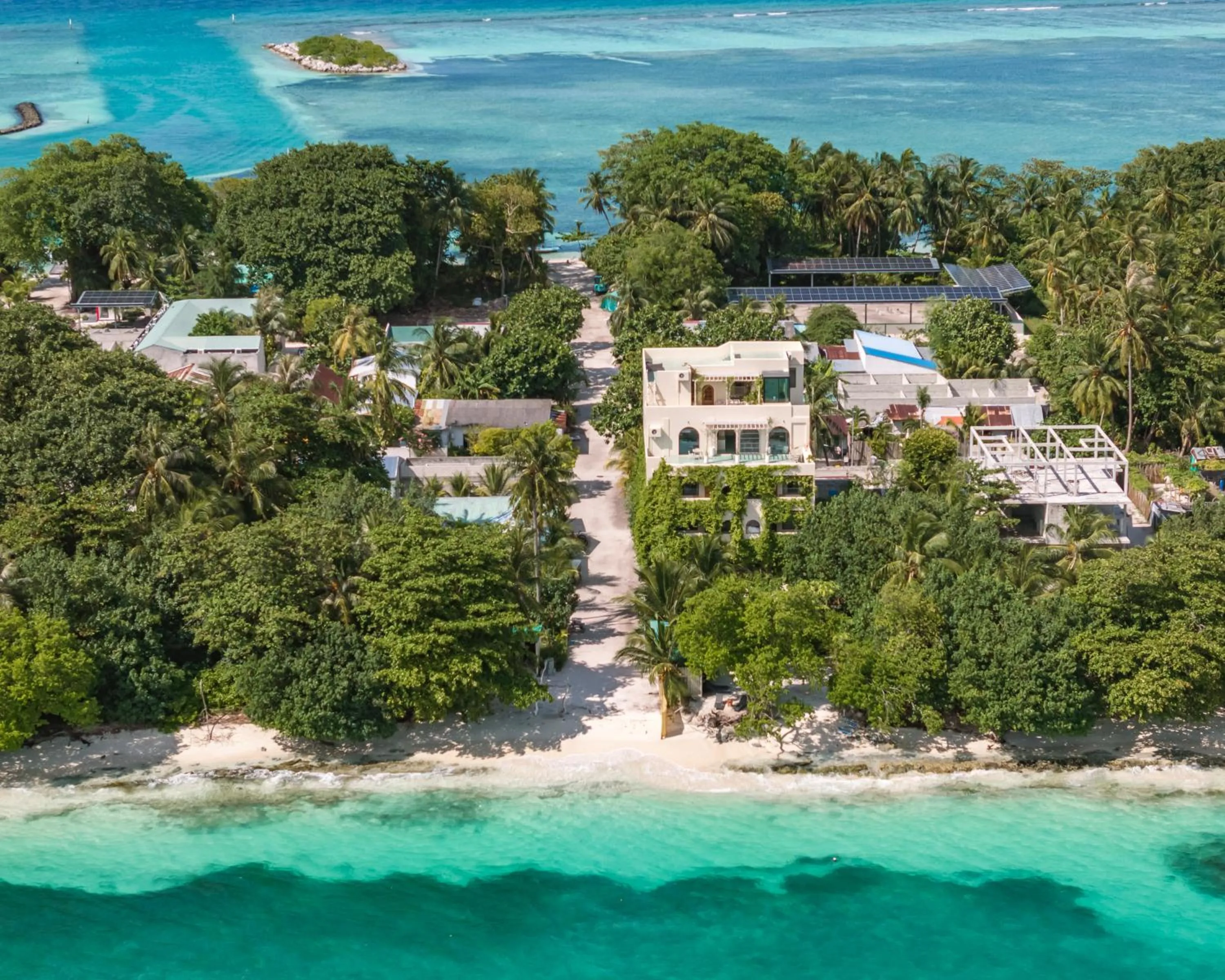 Property building in Isla Retreat