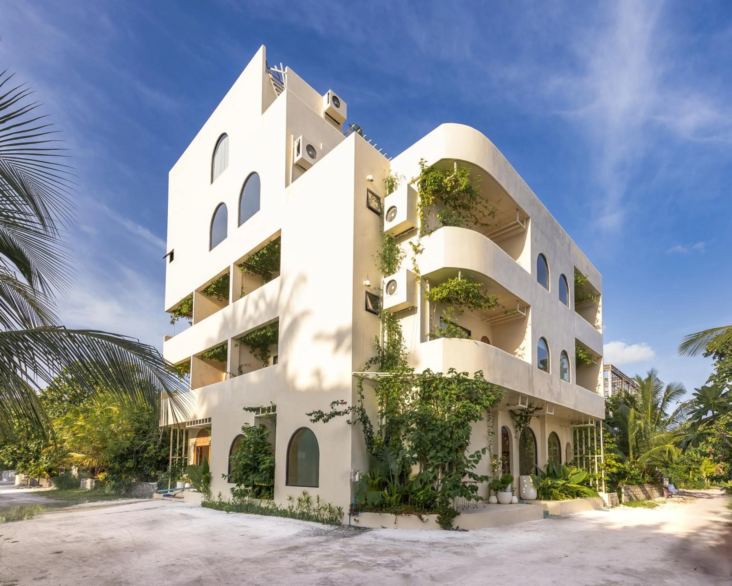 Property building in Isla Retreat