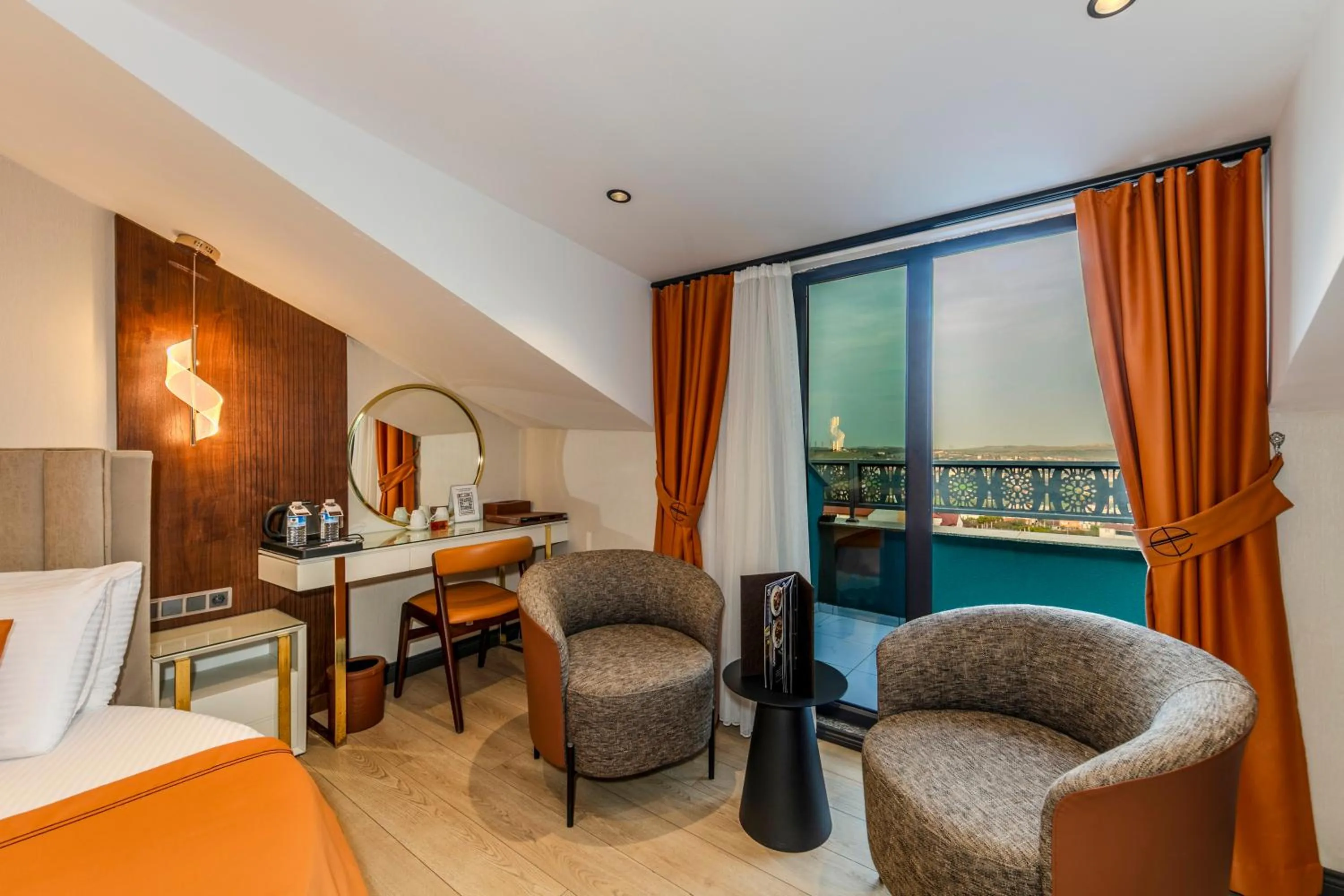 Bed in Elysian Airport Hotel & Restaurant