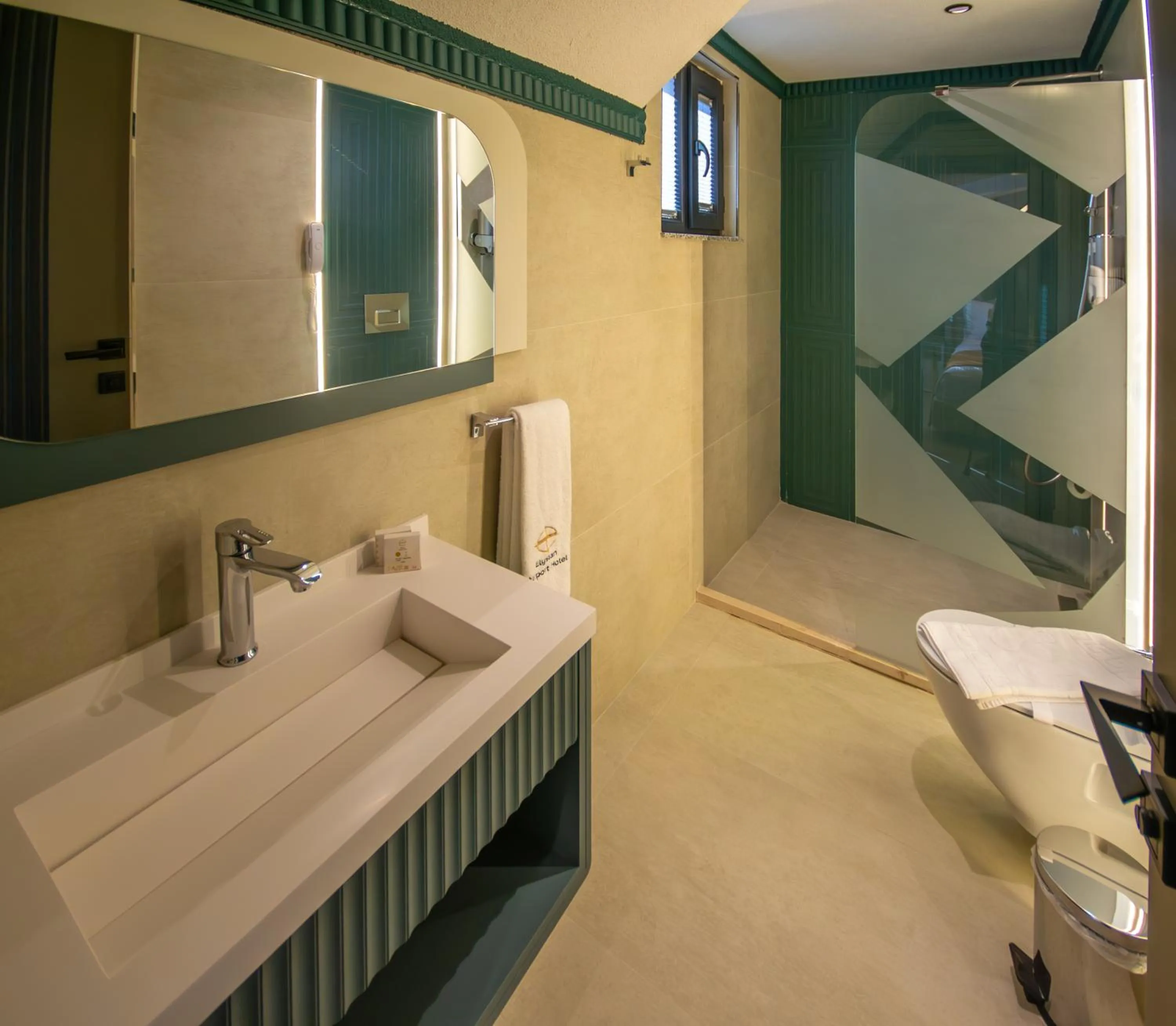 Bathroom, Bed in Elysian Airport Hotel & Restaurant