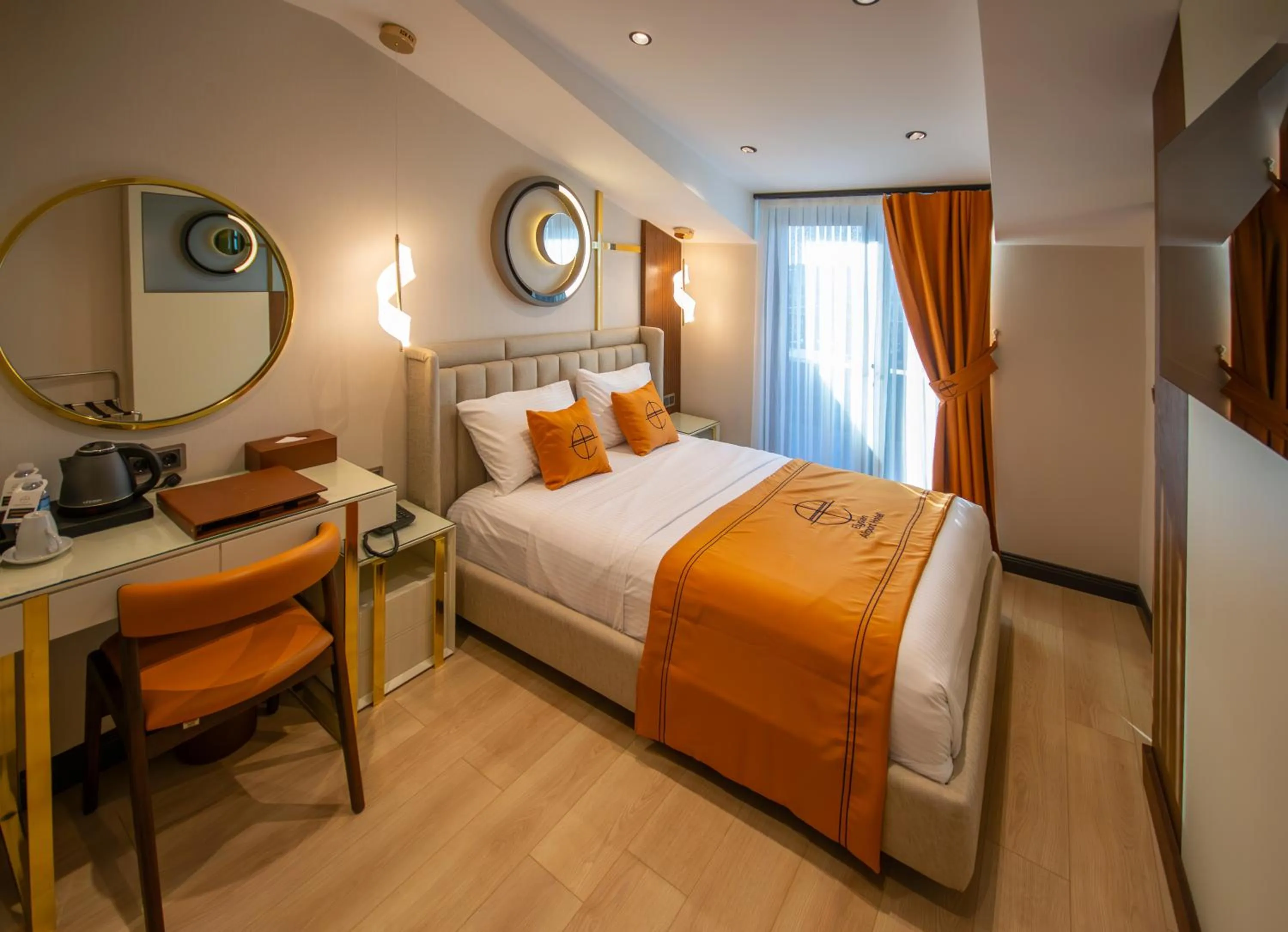 Coffee/tea facilities, Bed in Elysian Airport Hotel & Restaurant