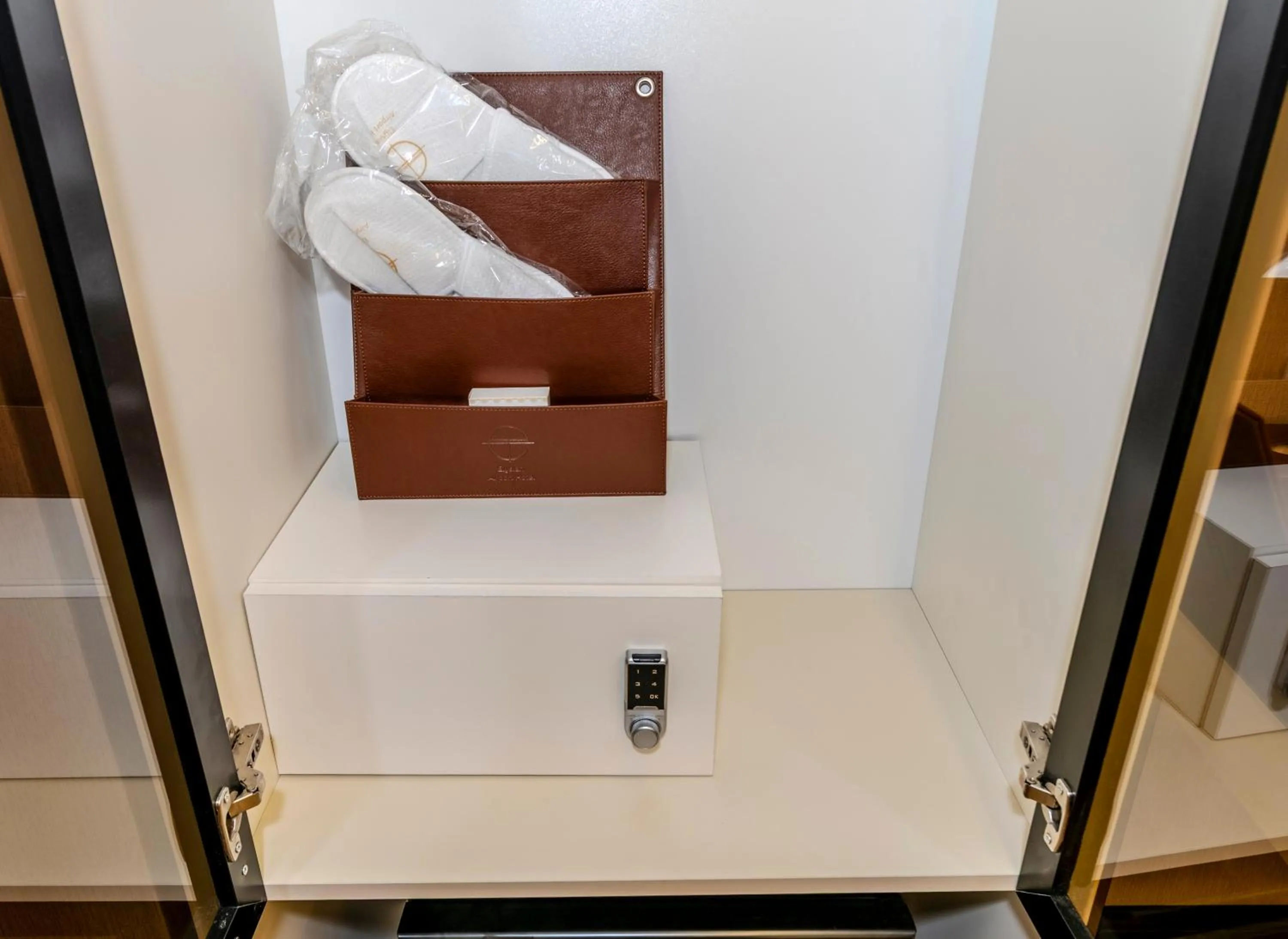 Bed in Elysian Airport Hotel & Restaurant