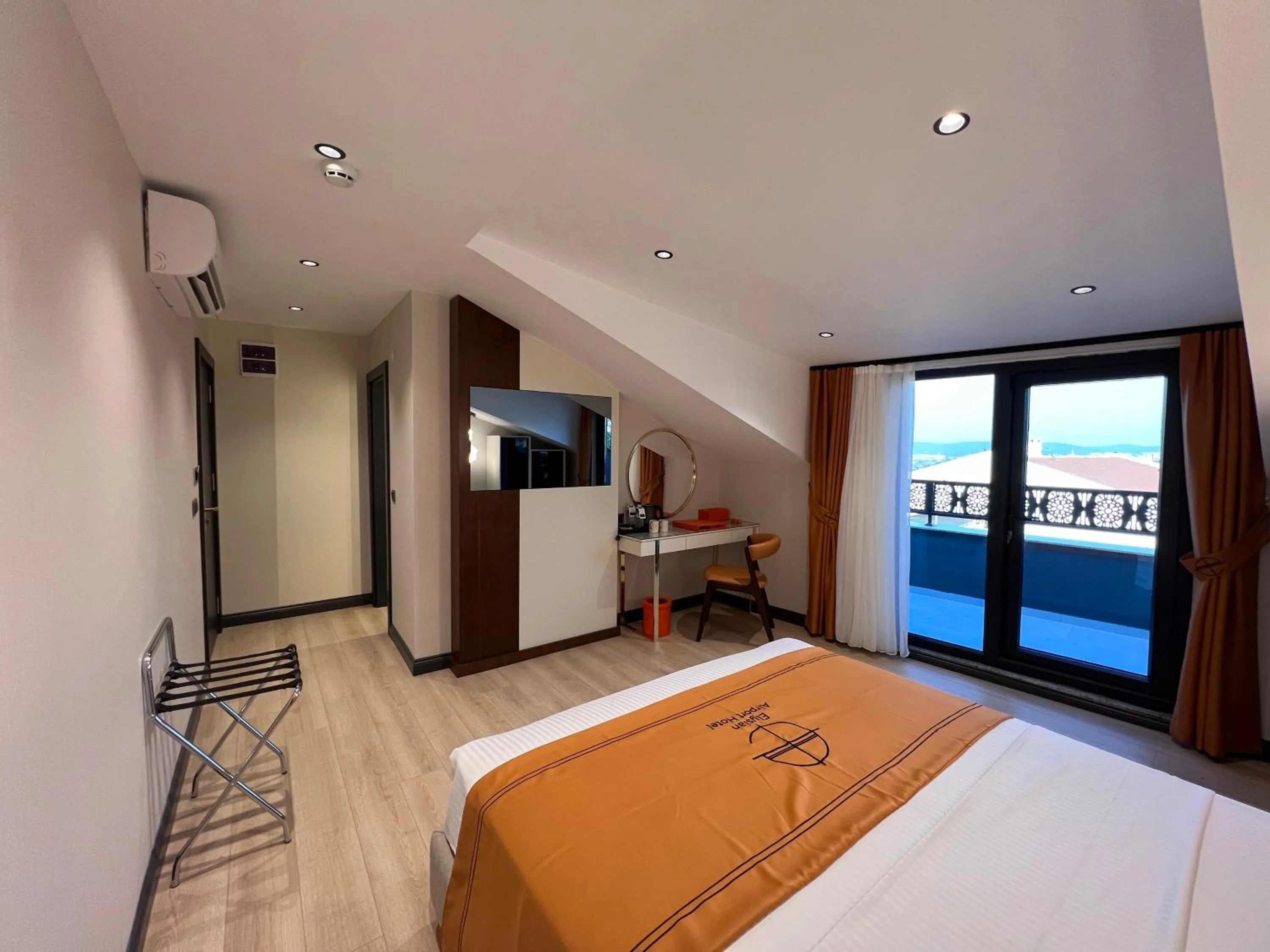 Bed in Elysian Airport Hotel & Restaurant