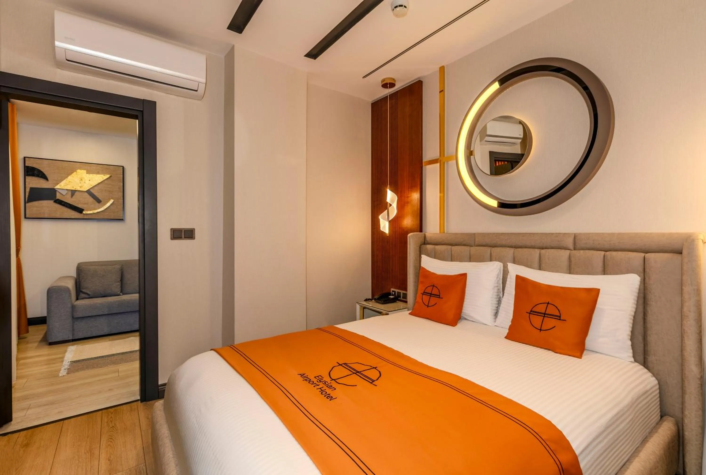 Living room, Bed in Elysian Airport Hotel & Restaurant