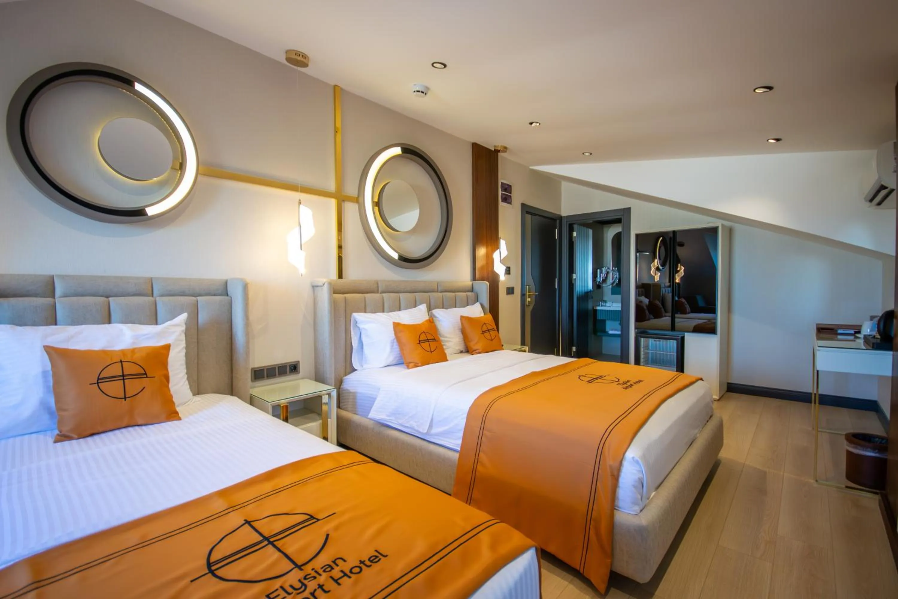 Bed in Elysian Airport Hotel & Restaurant