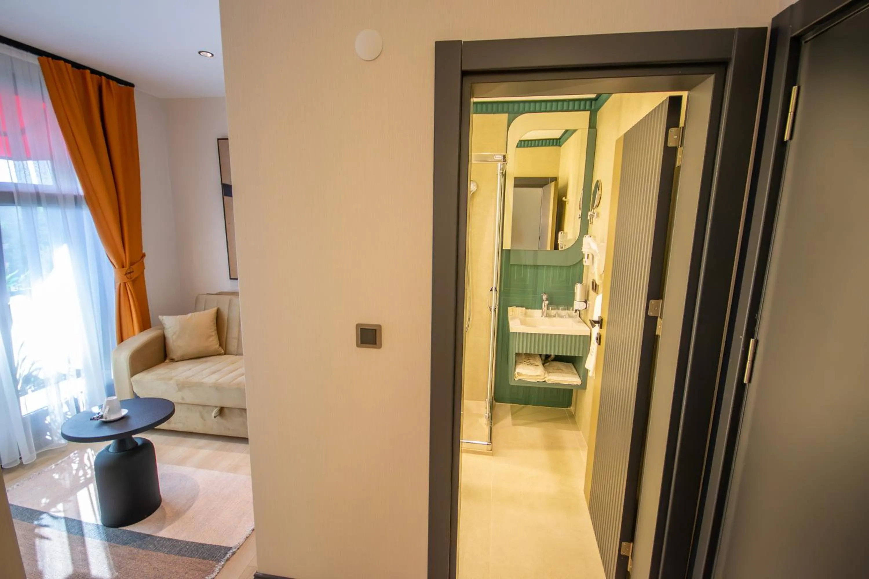 Bed in Elysian Airport Hotel & Restaurant